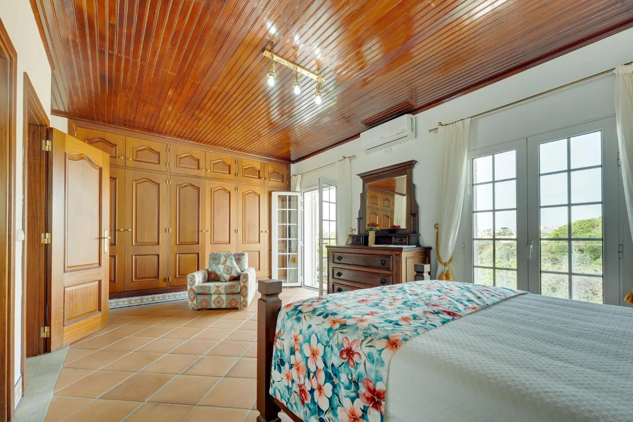 Bedroom, Bed in Muthu Balaia Sol