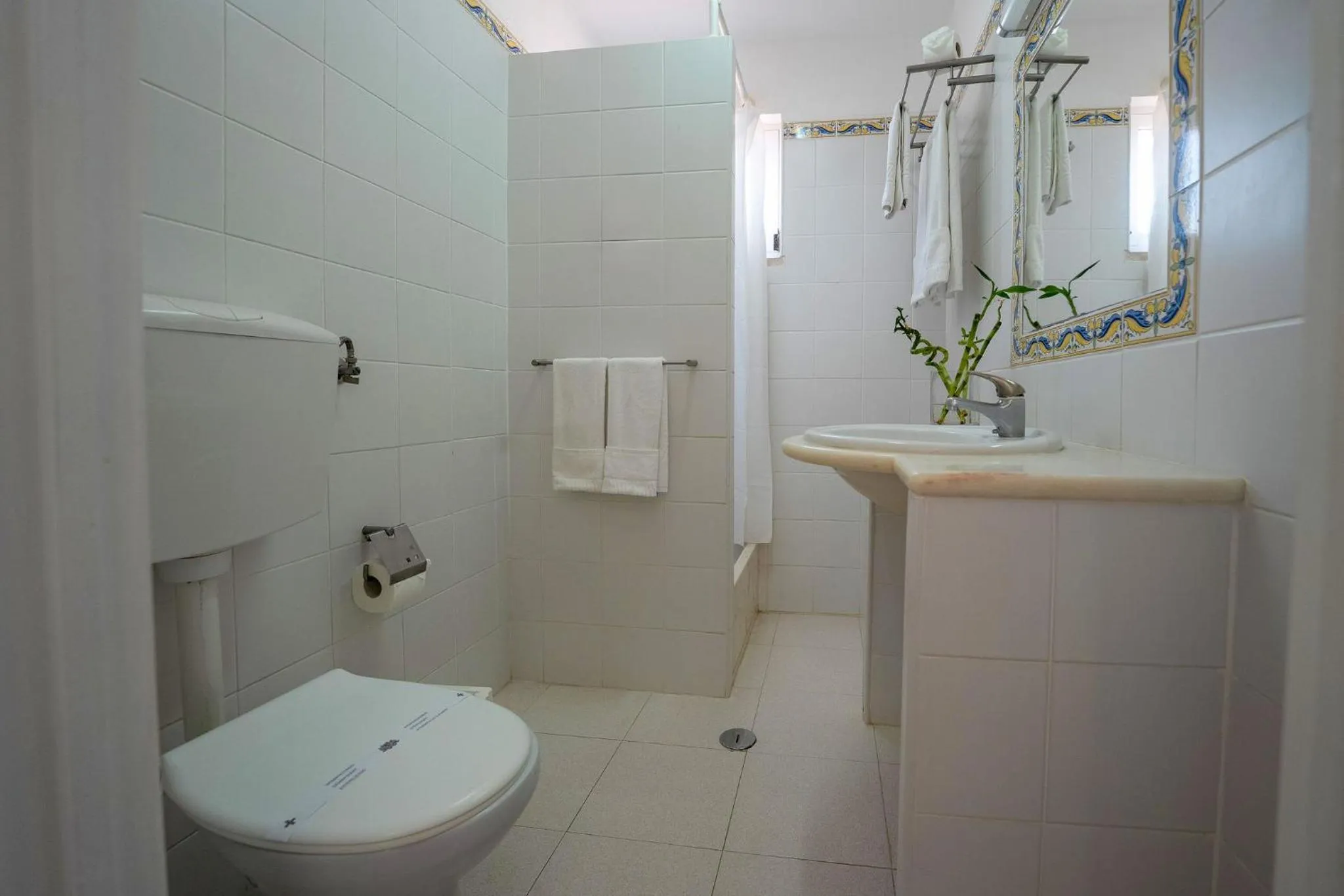 Shower in Muthu Balaia Sol