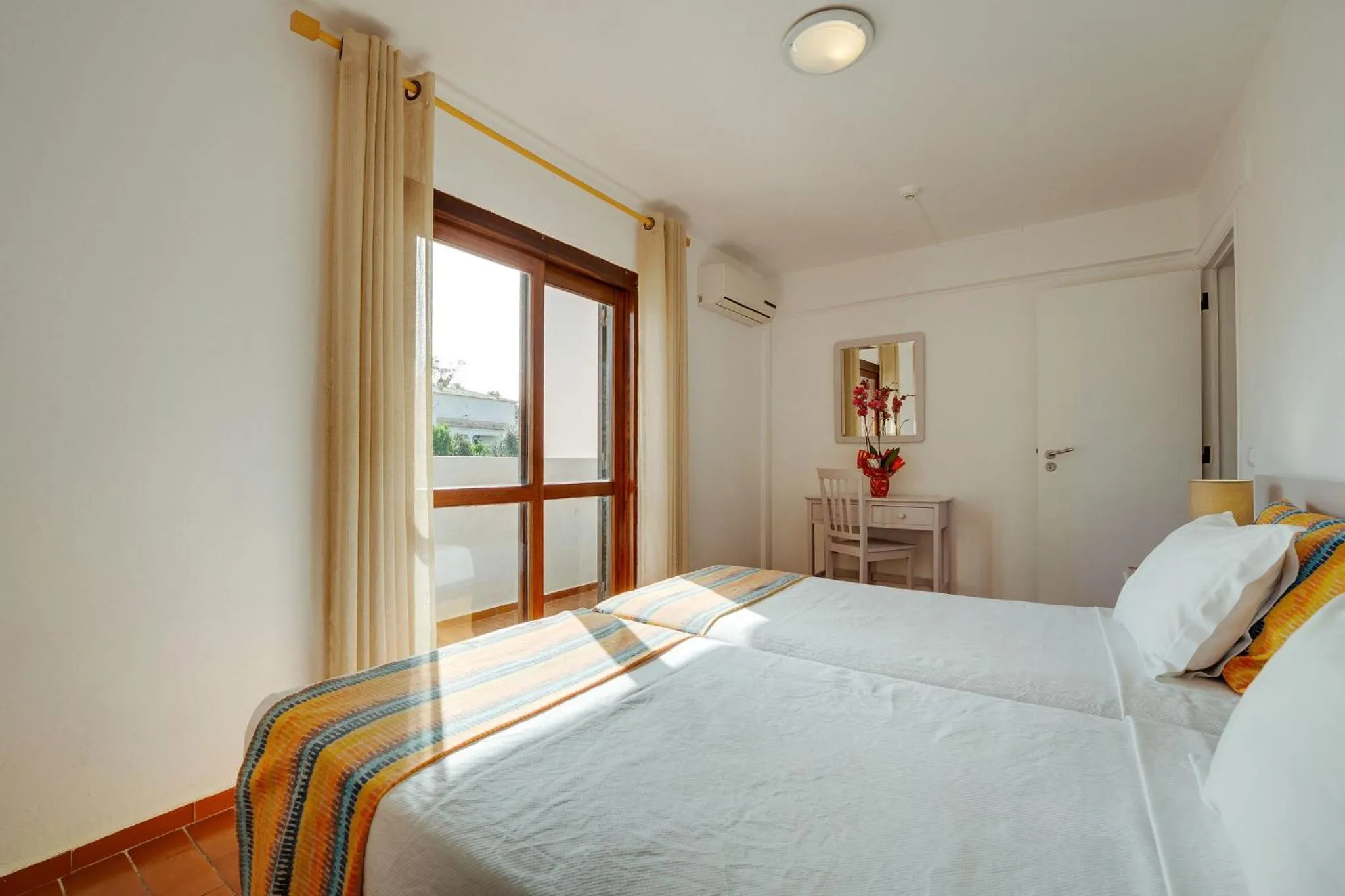 Bedroom, Bed in Muthu Balaia Sol