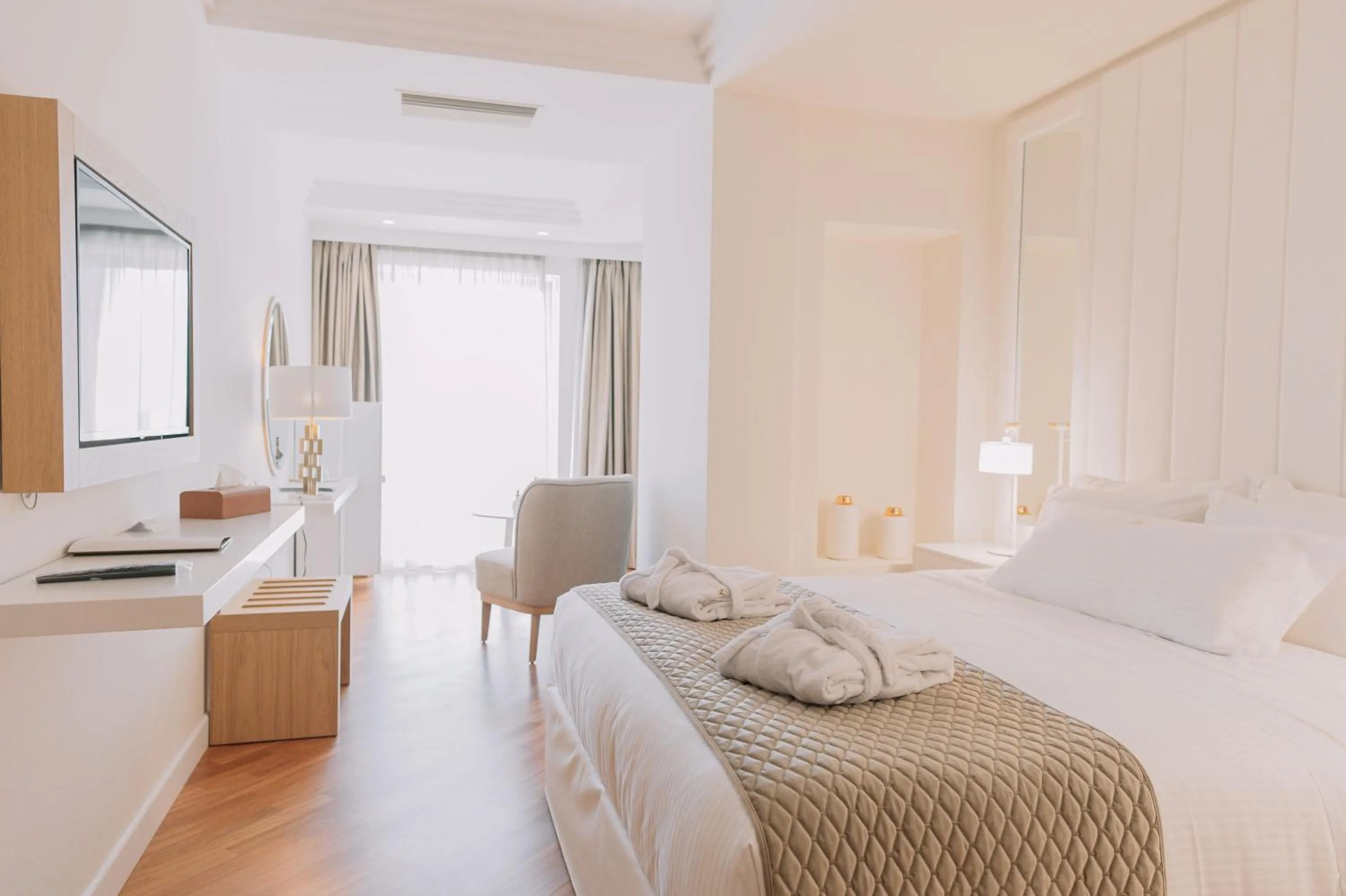 Photo of the whole room, Bed in My Way Hotel & Events