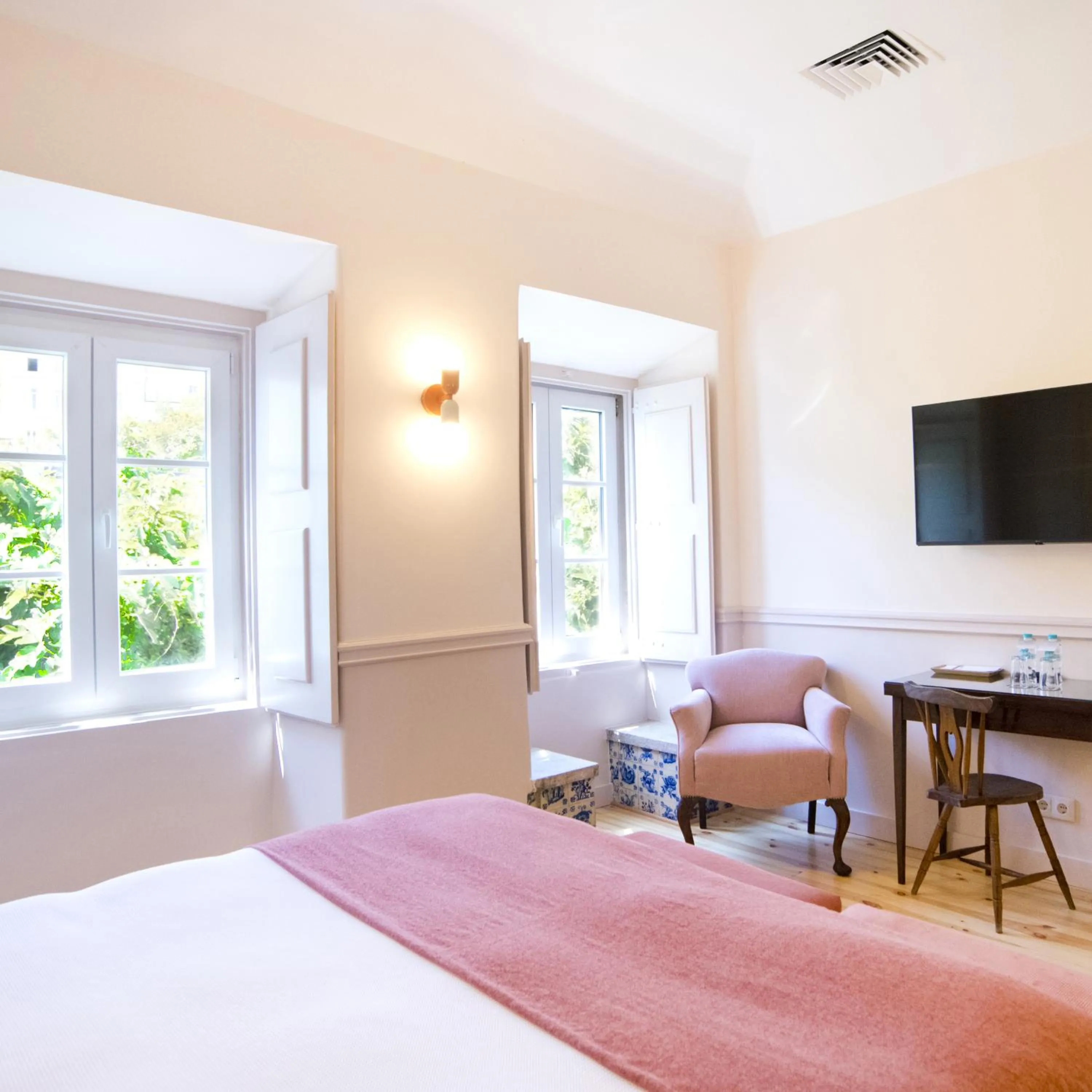 Bed in York House Lisboa Hotel