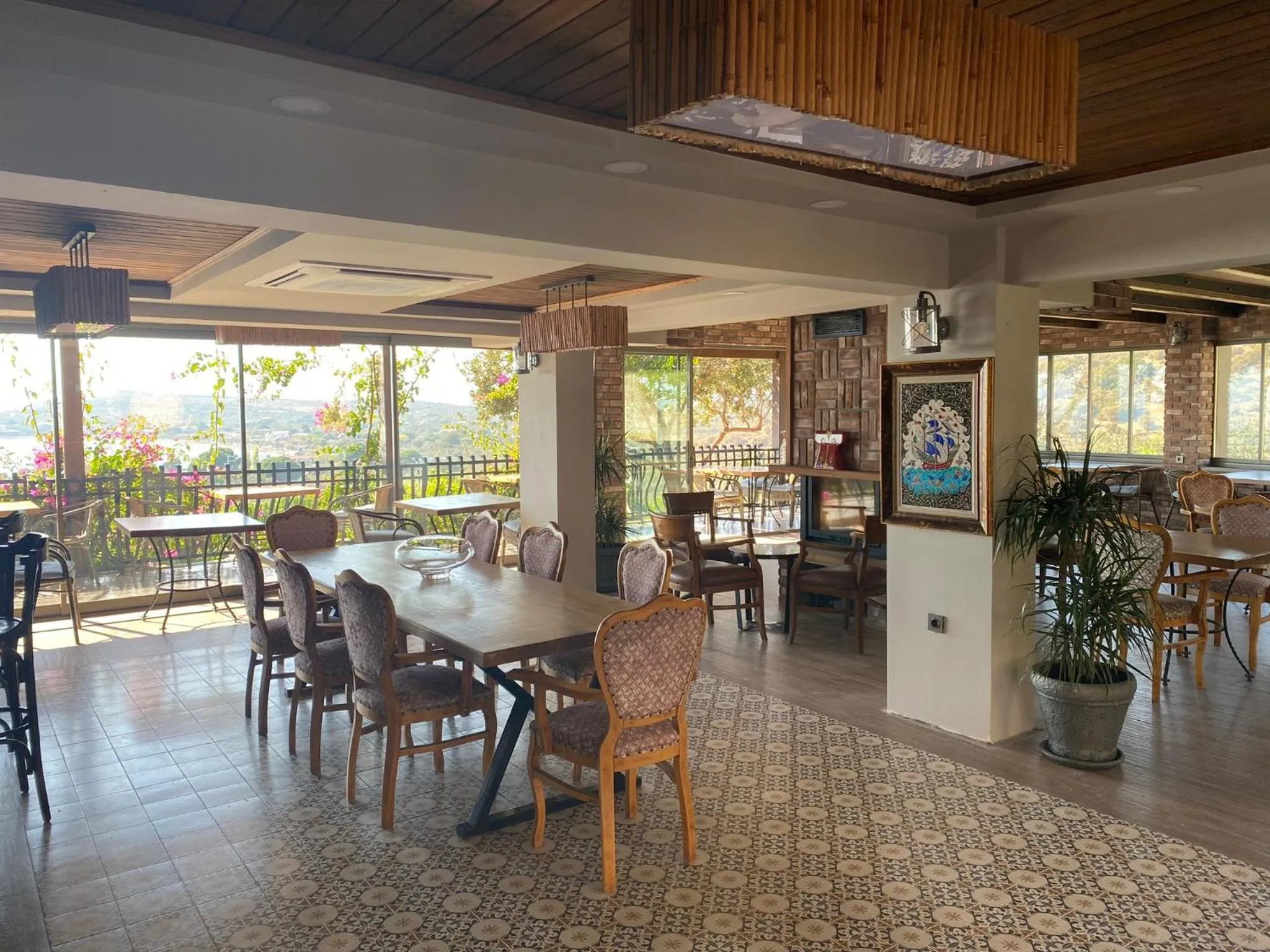 Restaurant/places to eat in Assos Longevity Hotel