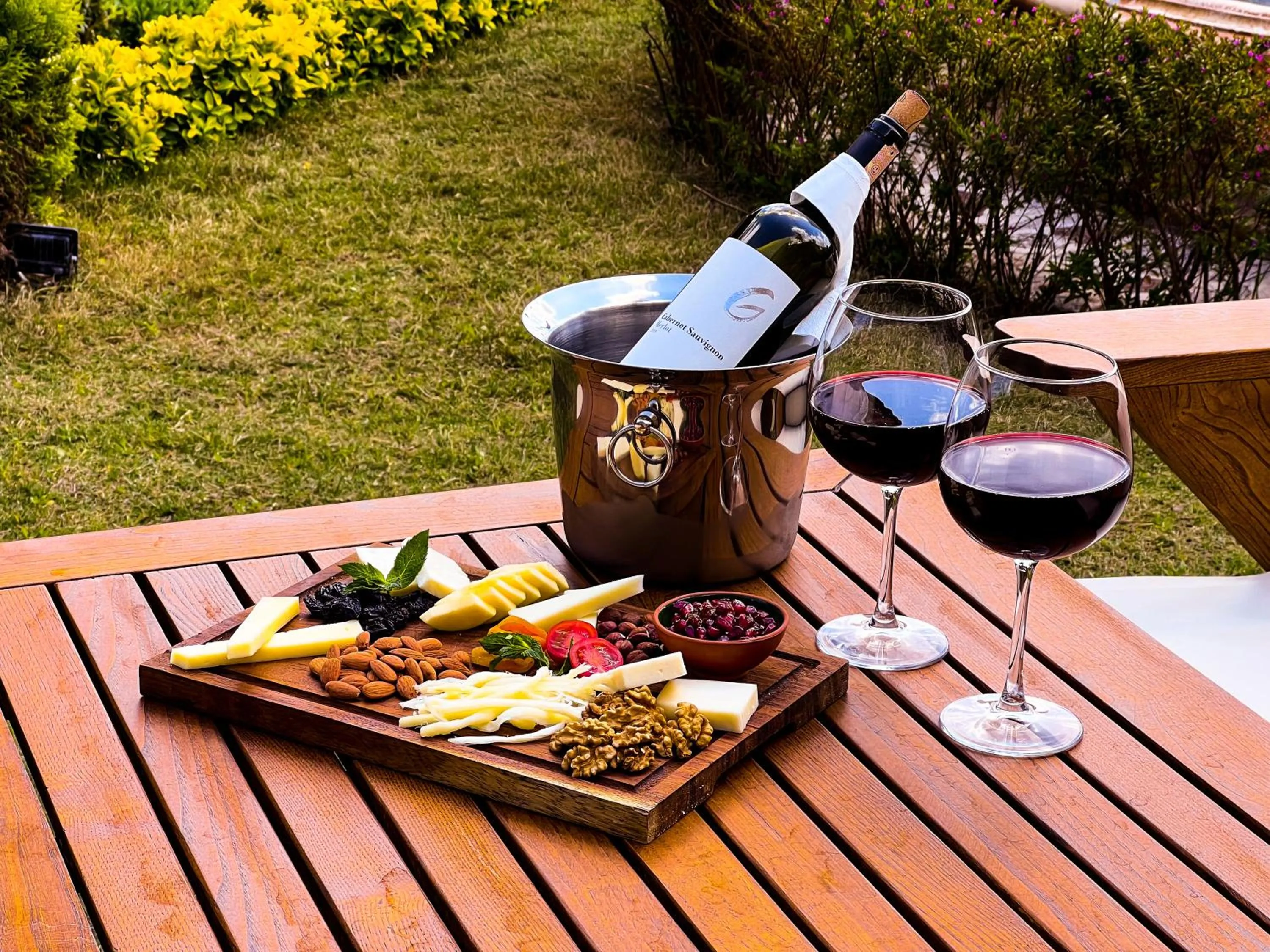 Food and drinks in Assos Longevity Hotel