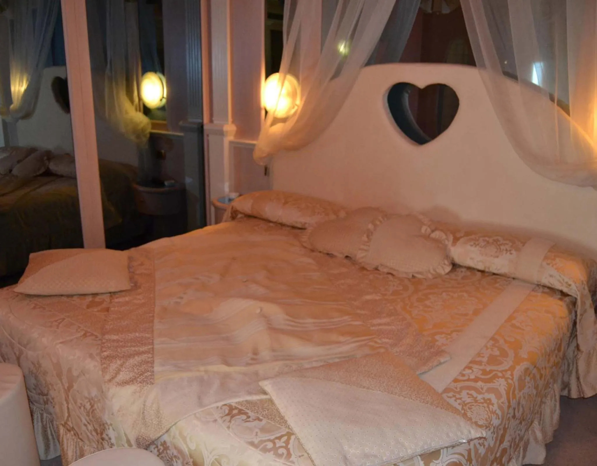 Bed in Hotel Motel 2