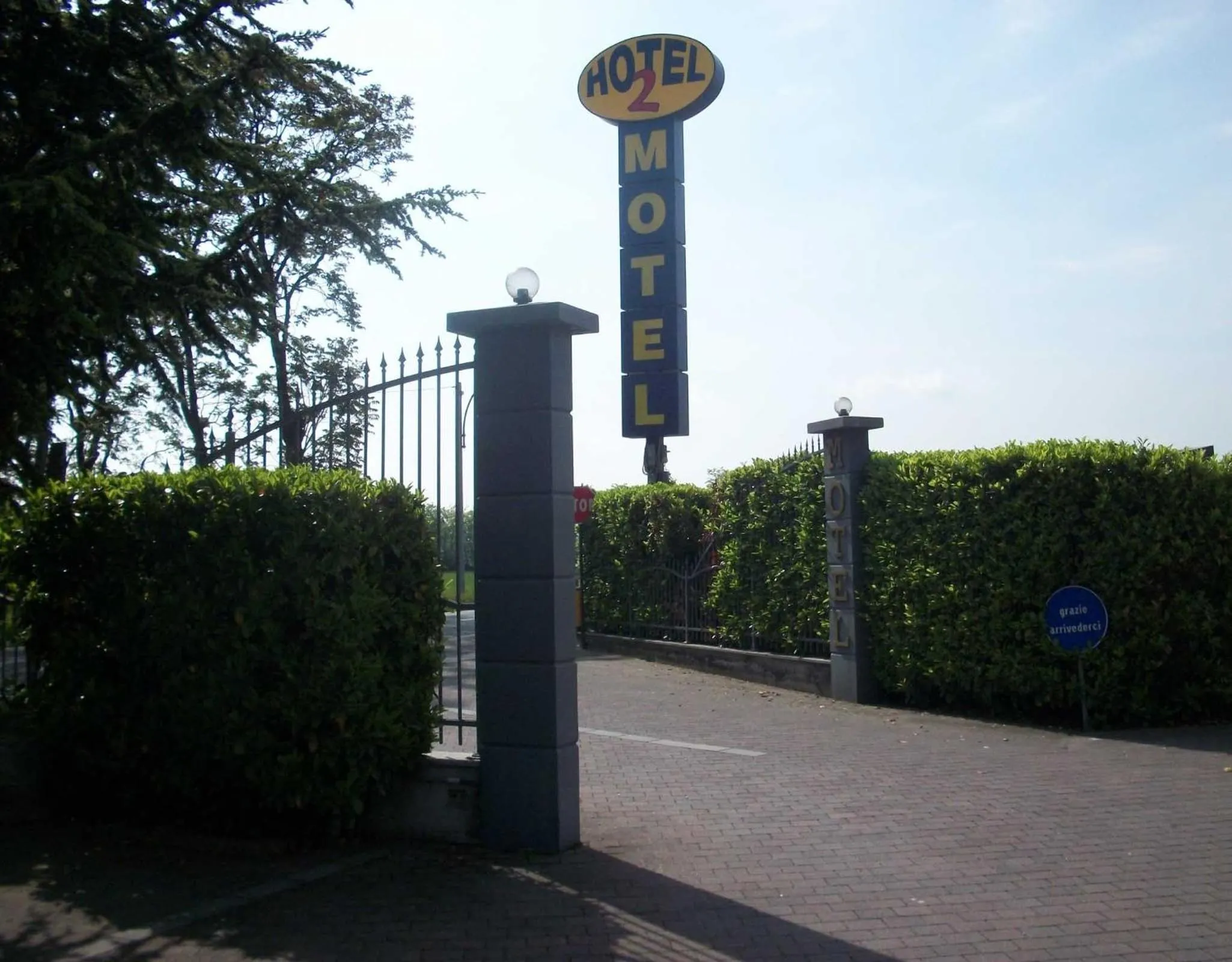 Facade/entrance in Hotel Motel 2