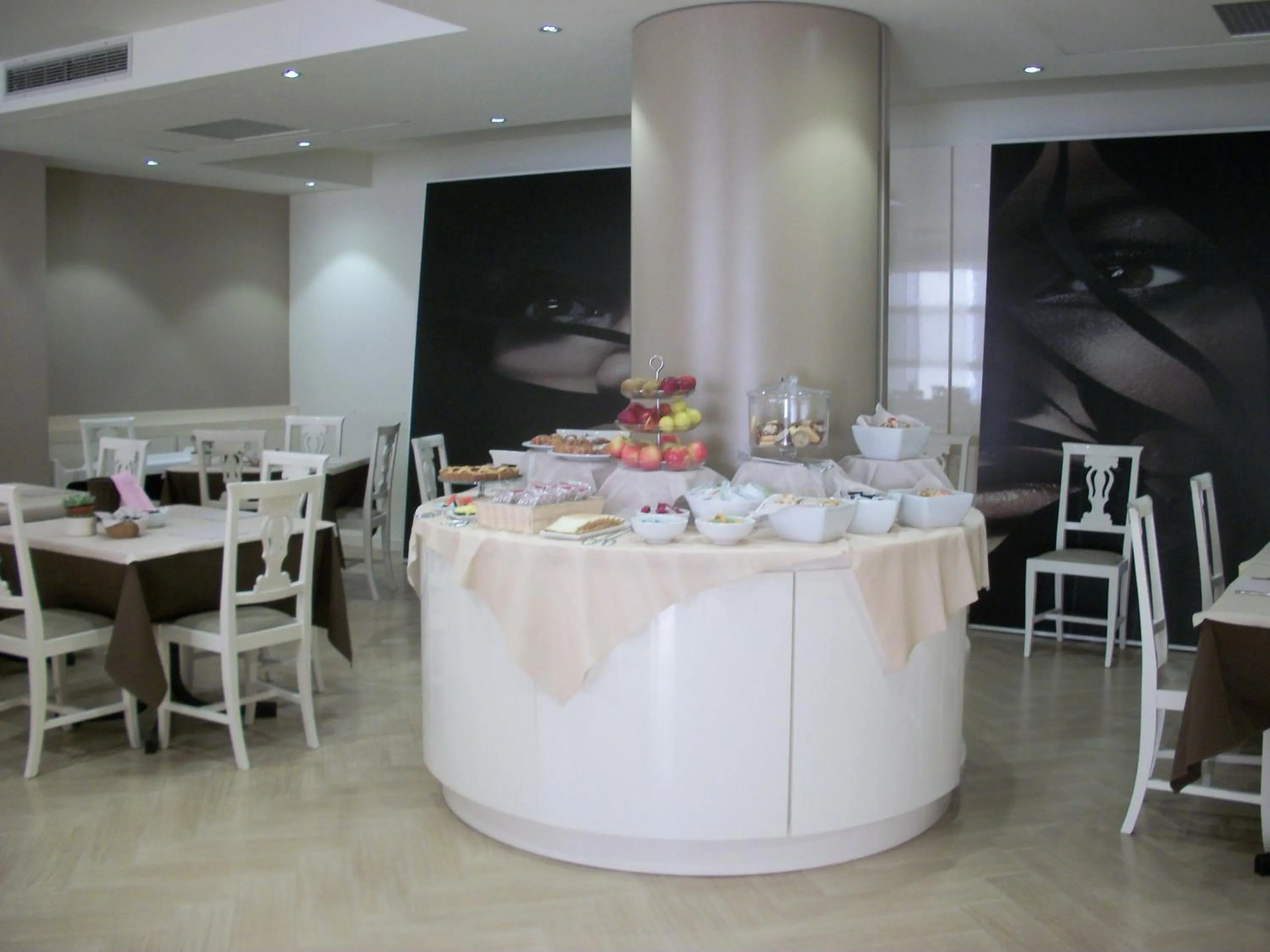 Restaurant/places to eat in Hotel Motel 2