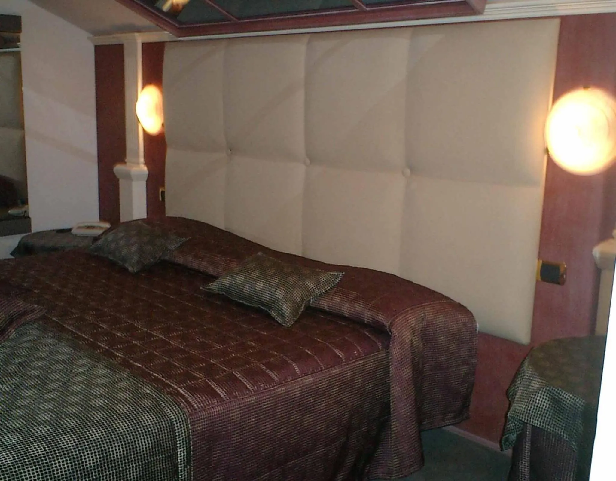 Bed in Hotel Motel 2