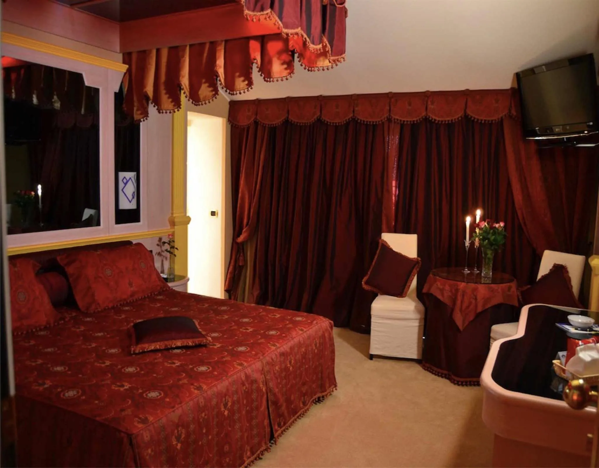 Photo of the whole room, Bed in Hotel Motel 2