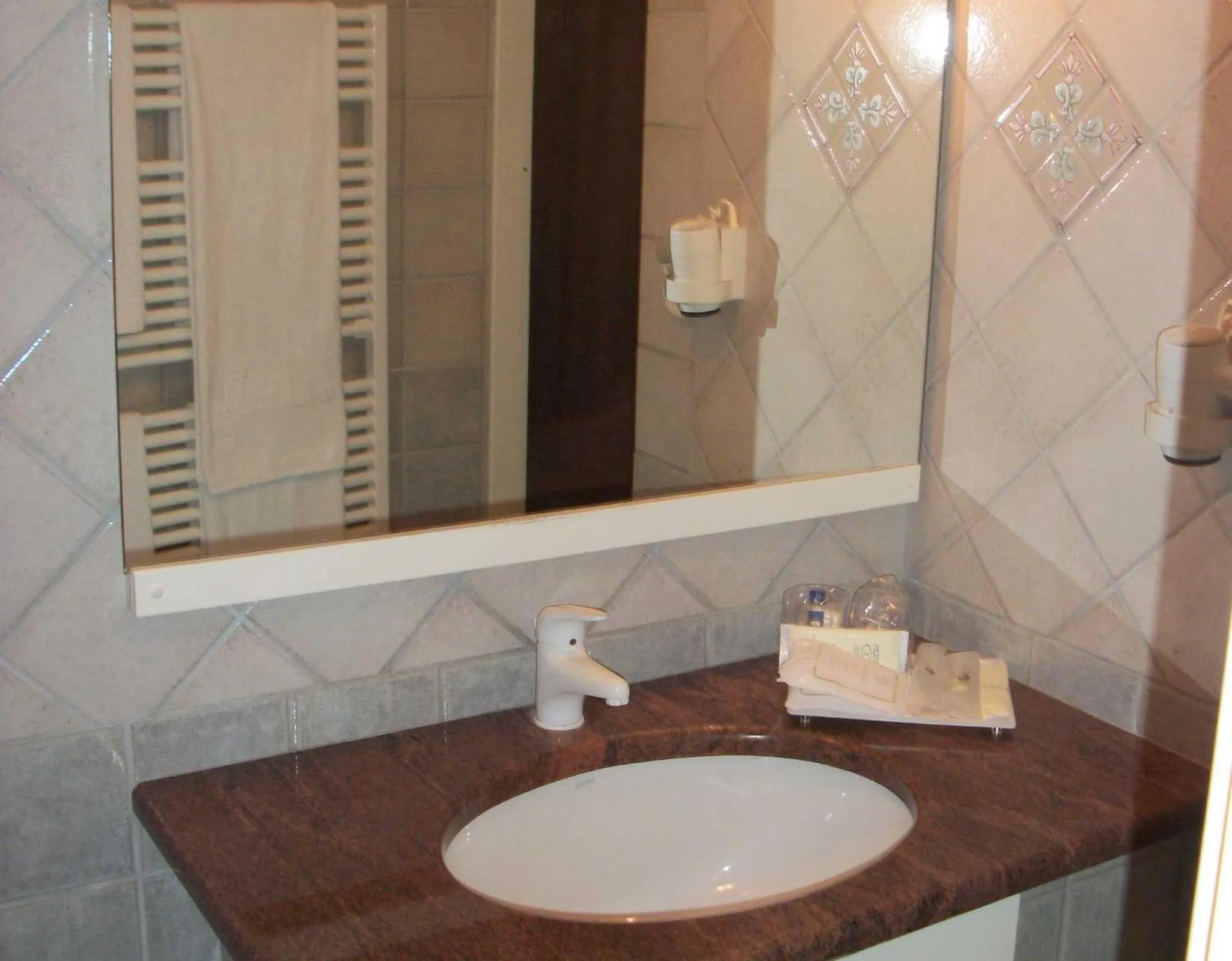 Bathroom in Hotel Motel 2