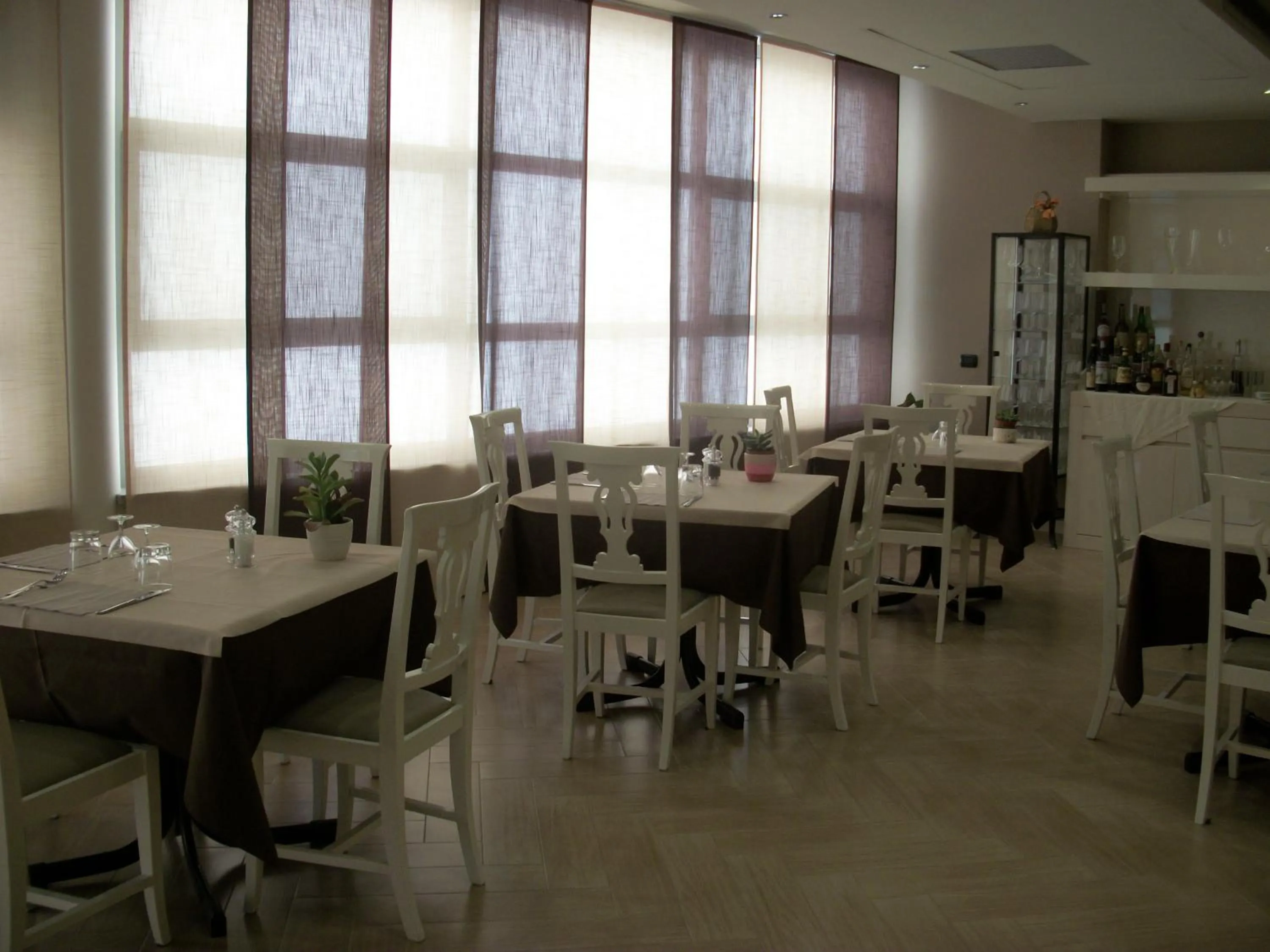 Restaurant/places to eat in Hotel Motel 2