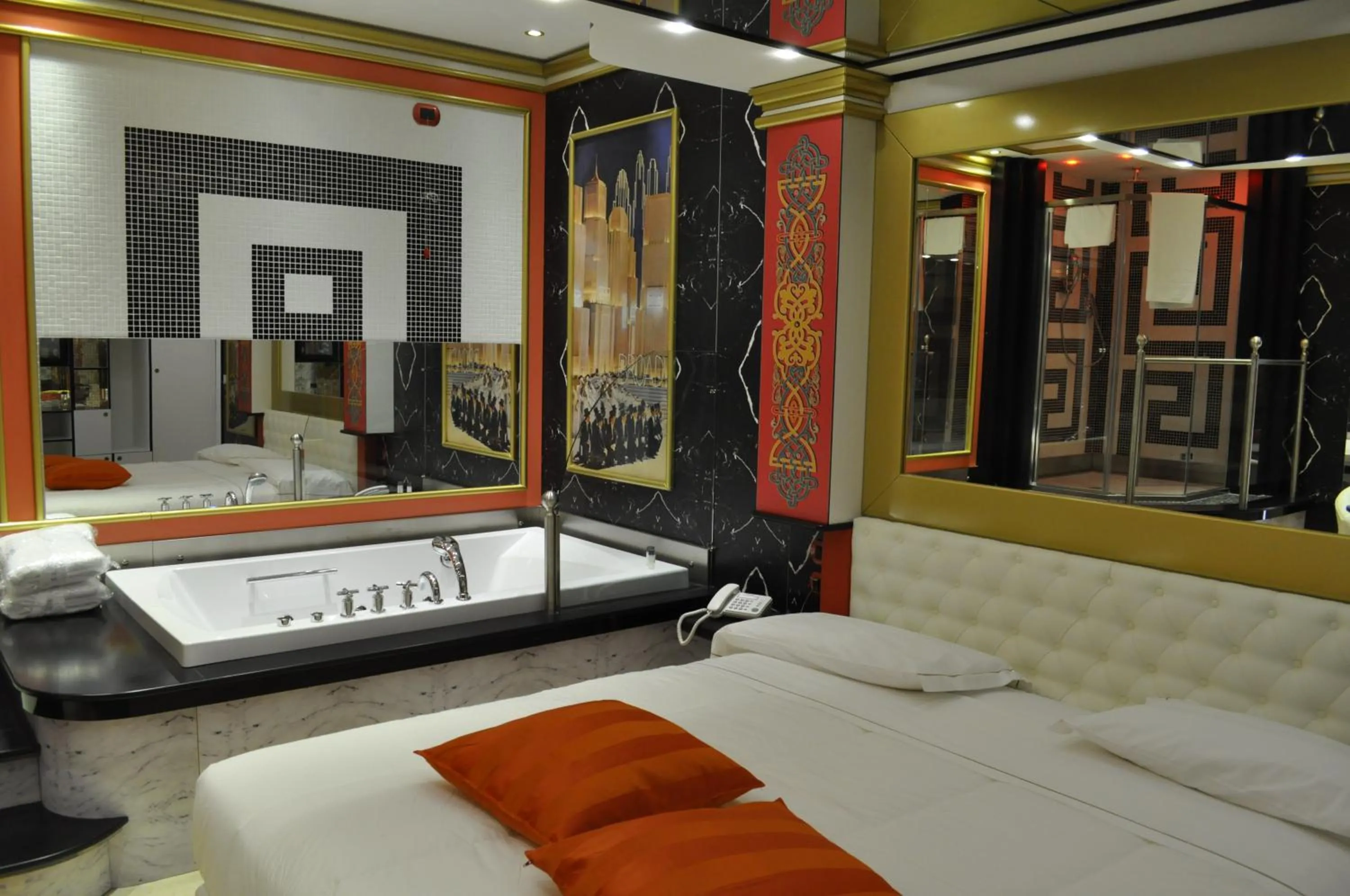 Photo of the whole room, Bed in Hotel Motel 2