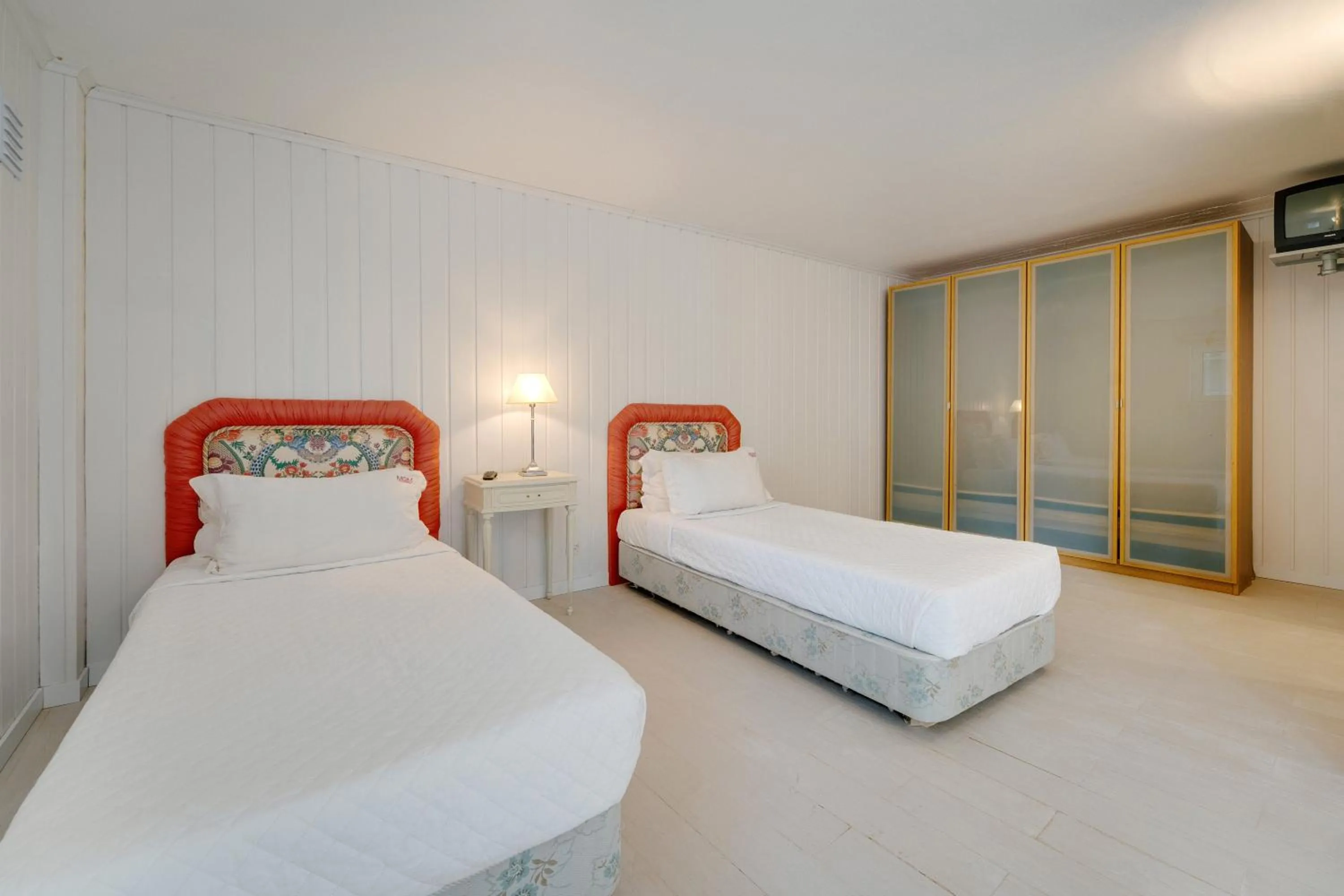 Photo of the whole room, Bed in Muthu Clube Praia da Oura