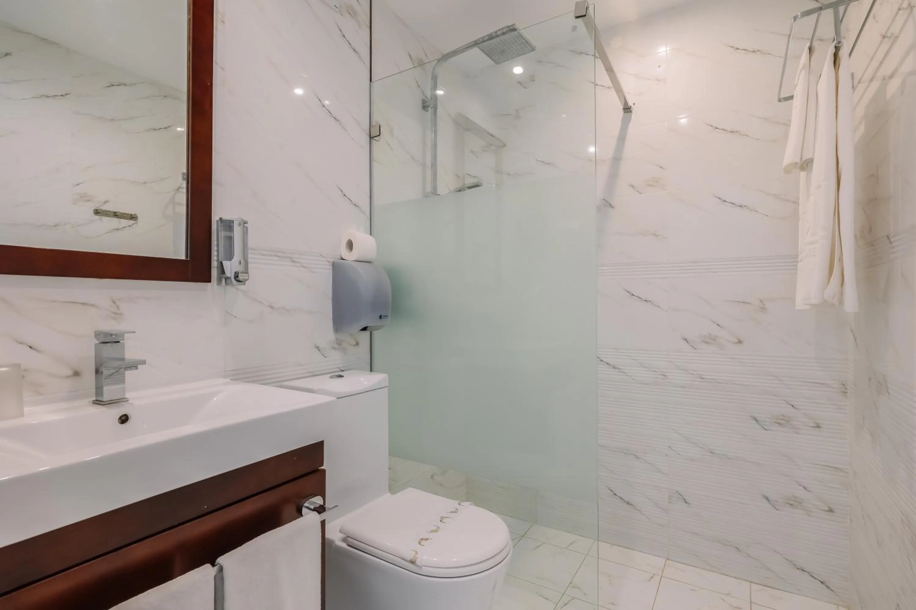 Shower in Muthu Clube Praia da Oura