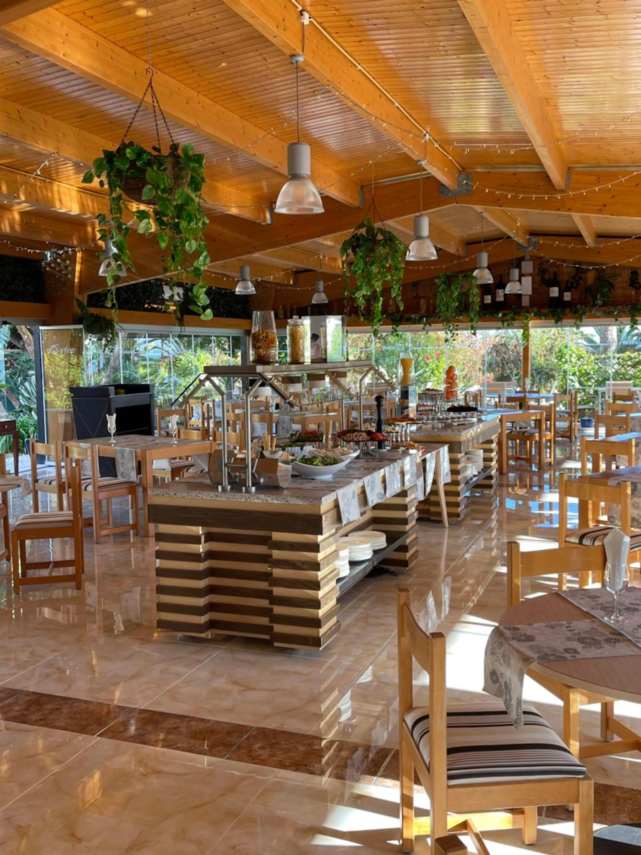 Restaurant/places to eat in Muthu Clube Praia da Oura