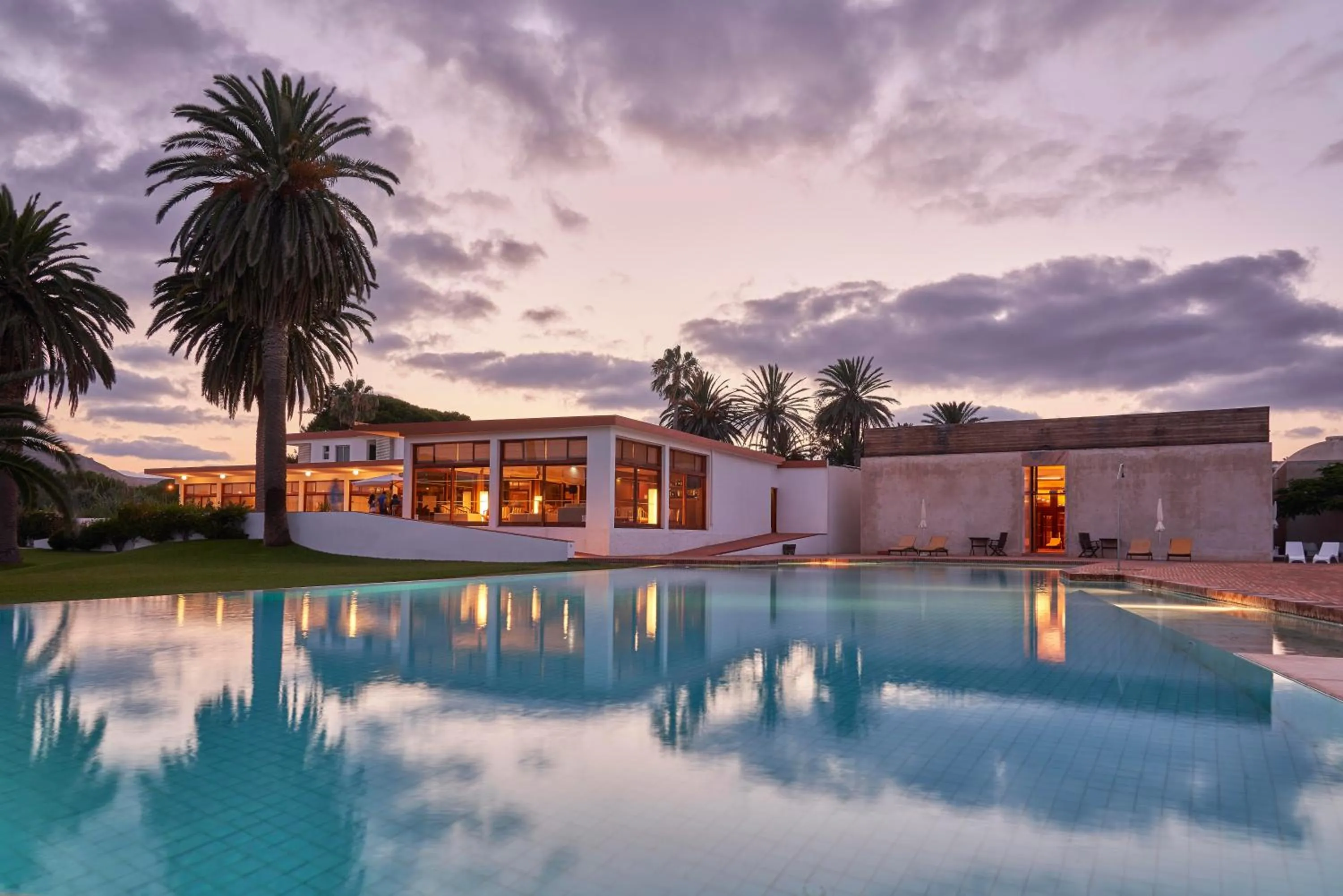 Property building in Hotel Porto Santo & Spa