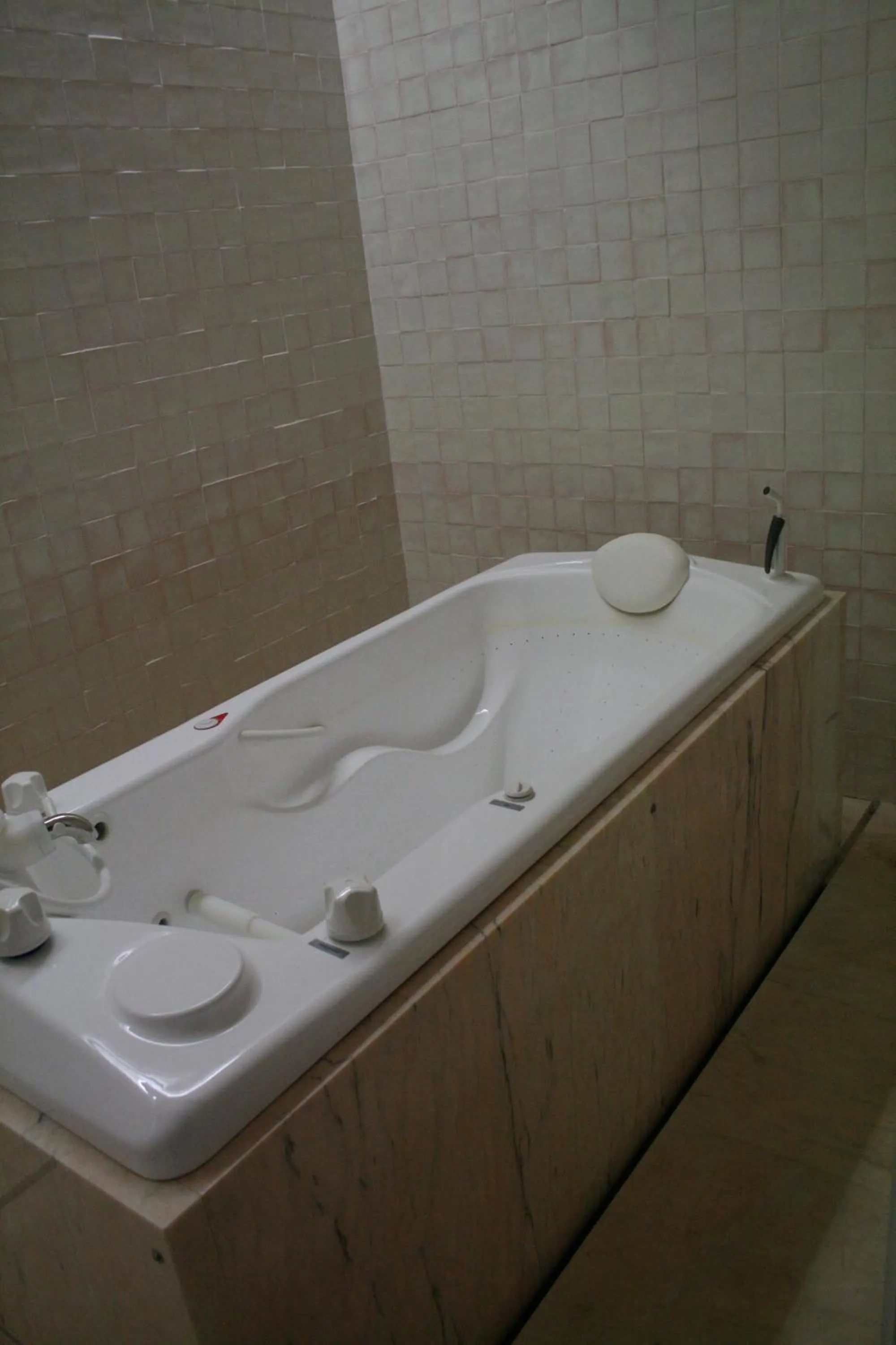 Hot Tub in Hotel Porto Santo & Spa