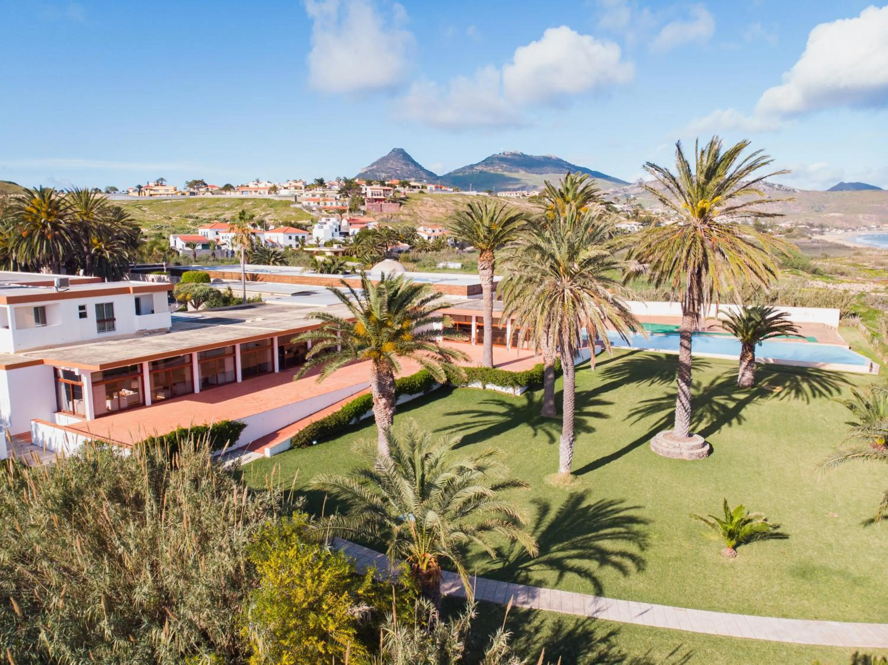 Property building in Hotel Porto Santo & Spa