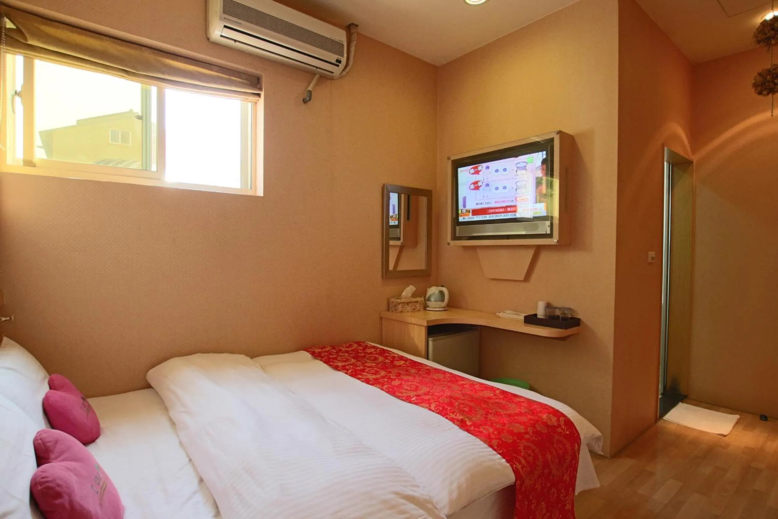 Day, Bed in Tanxiang Resort Hotel Sun Moon Lake Harbour - Sun Moon Lake Pier