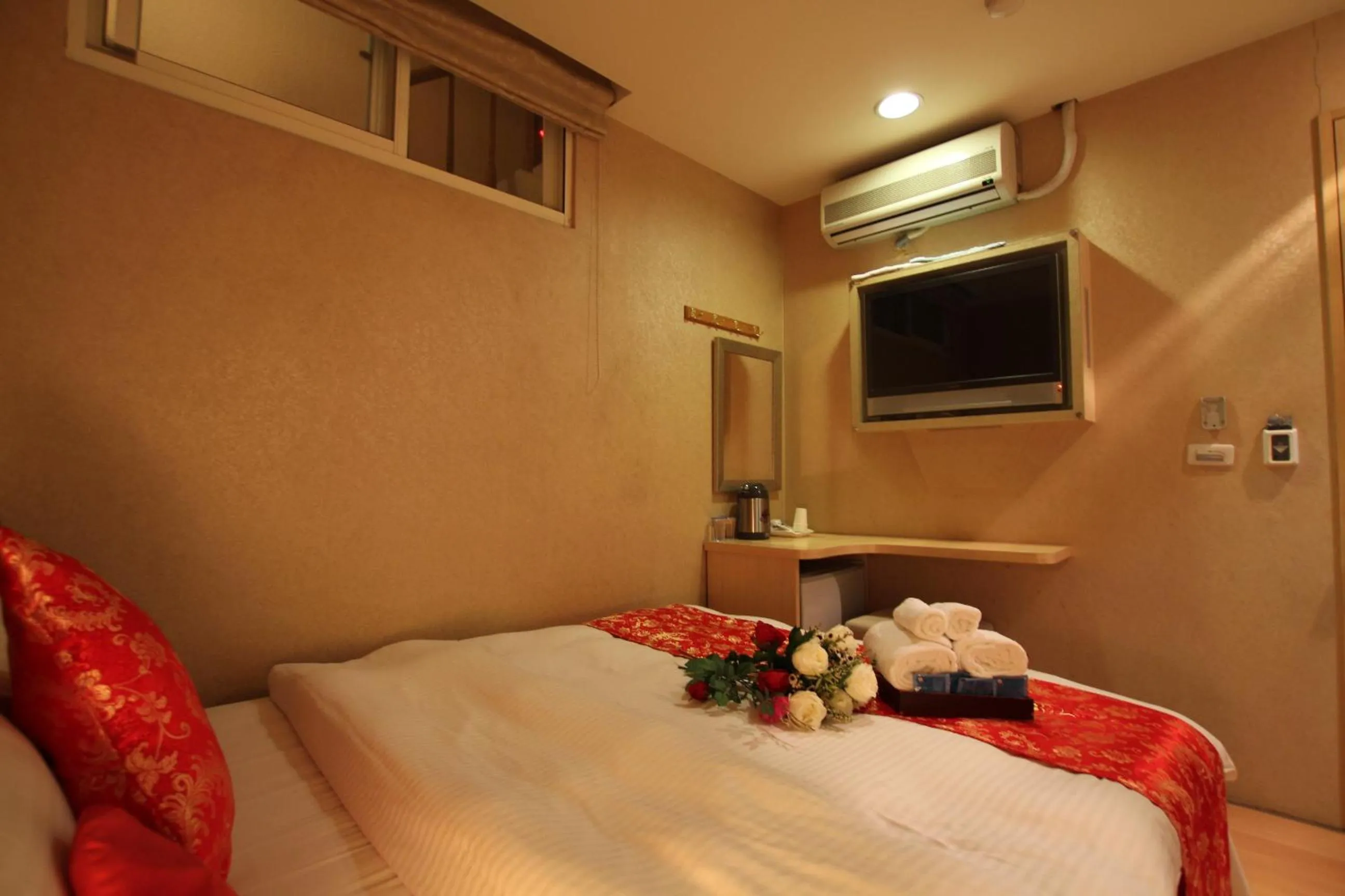 Bed in Tanxiang Resort Hotel Sun Moon Lake Harbour - Sun Moon Lake Pier