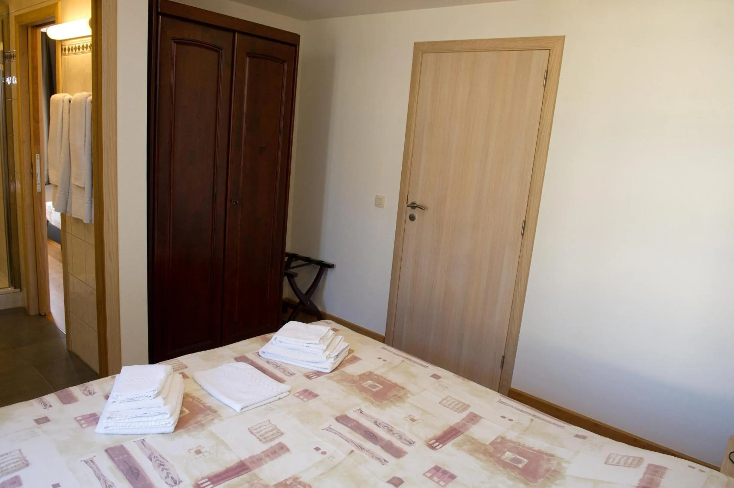 Decorative detail, Bed in Auberge Saint-Martin