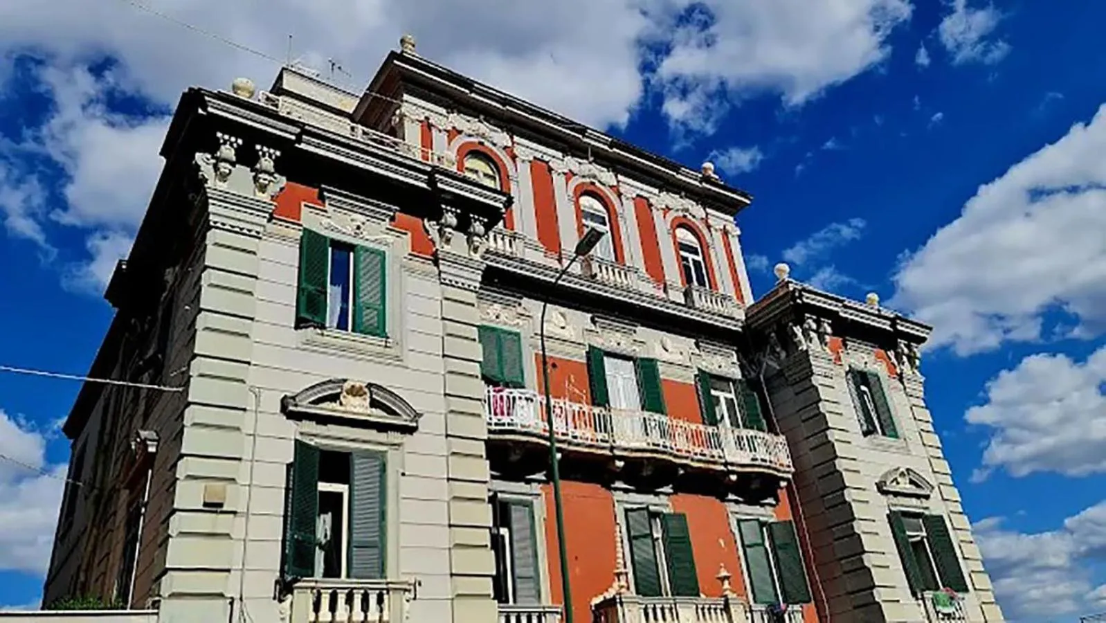 Property building in L'Atelier Vedi Napoli ai tuoi piedi