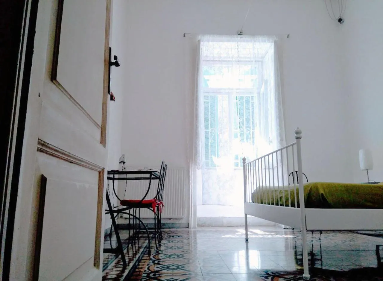 Photo of the whole room, Bed in L'Atelier Vedi Napoli ai tuoi piedi