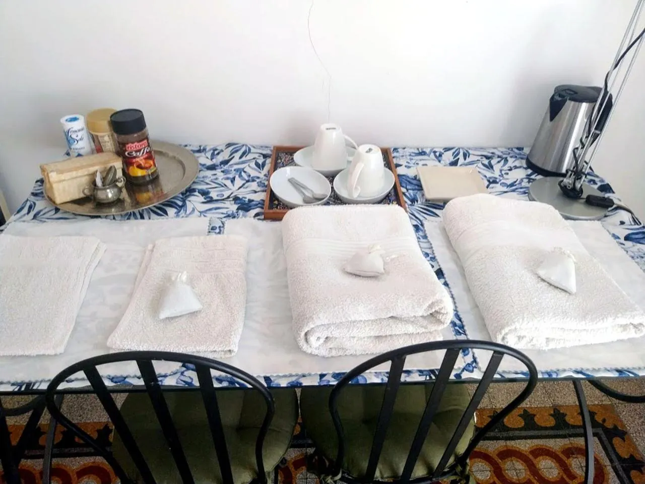 Coffee/tea facilities, Bed in L'Atelier Vedi Napoli ai tuoi piedi