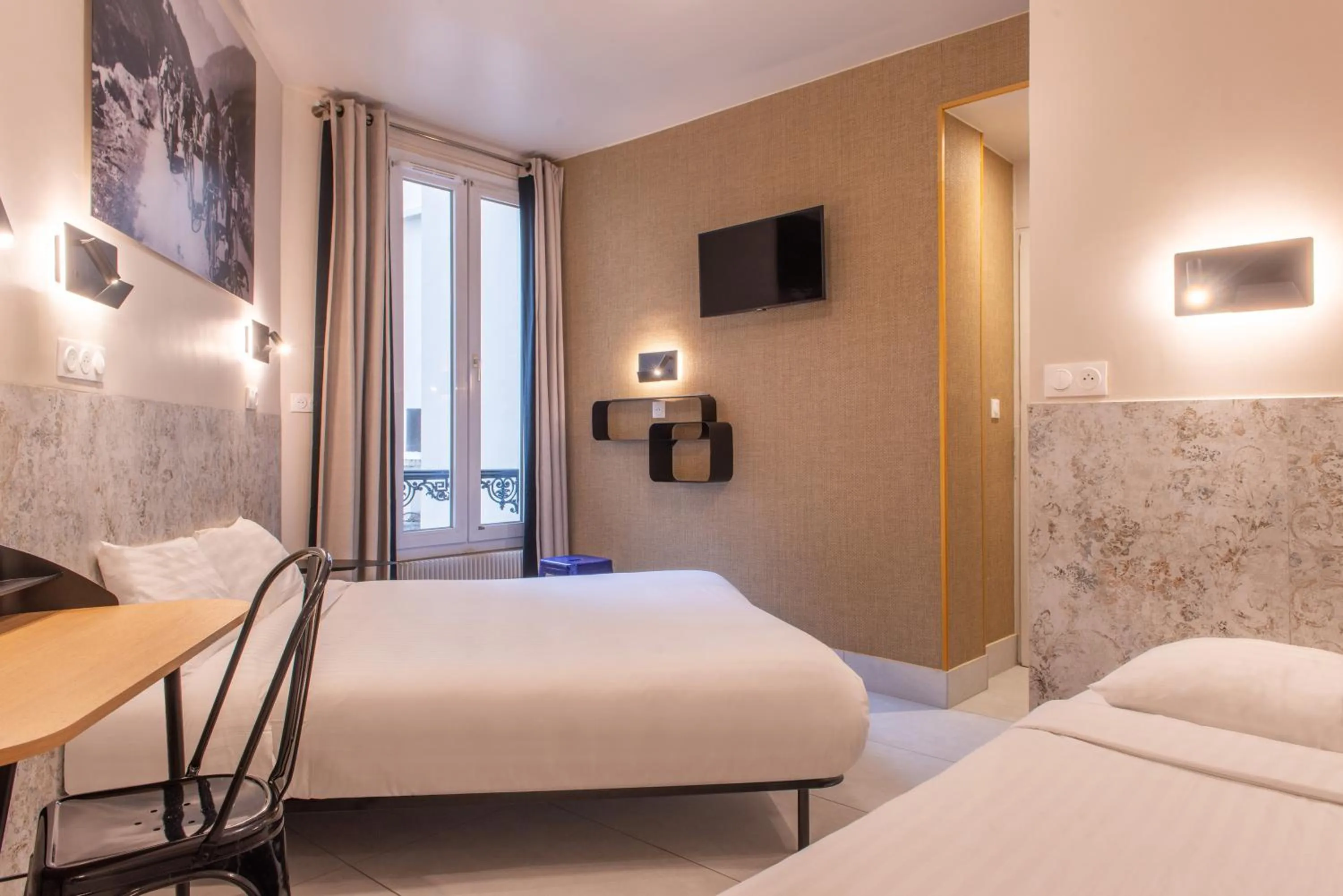 Bed in Hôtel de Roubaix