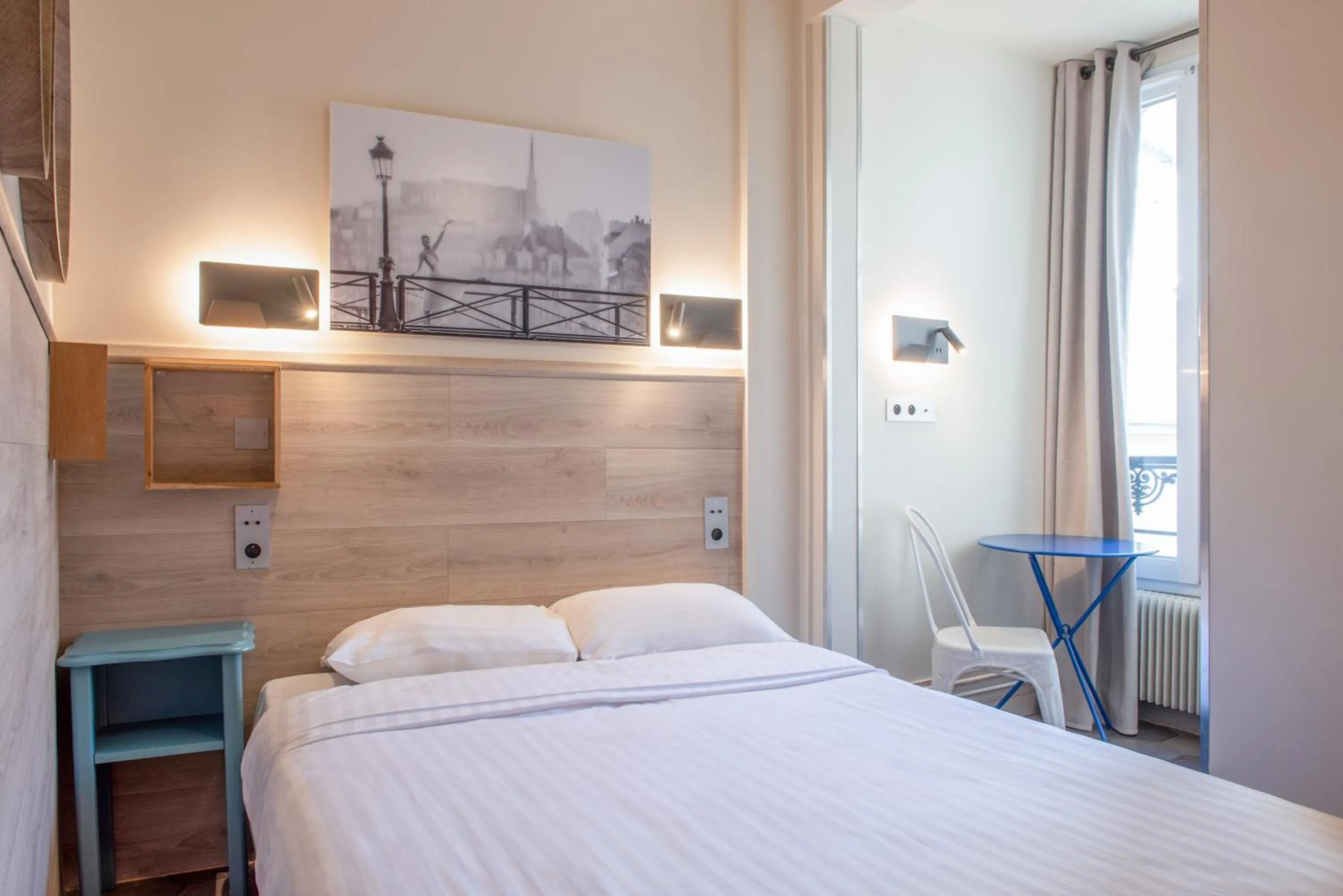 Bed in Hôtel de Roubaix