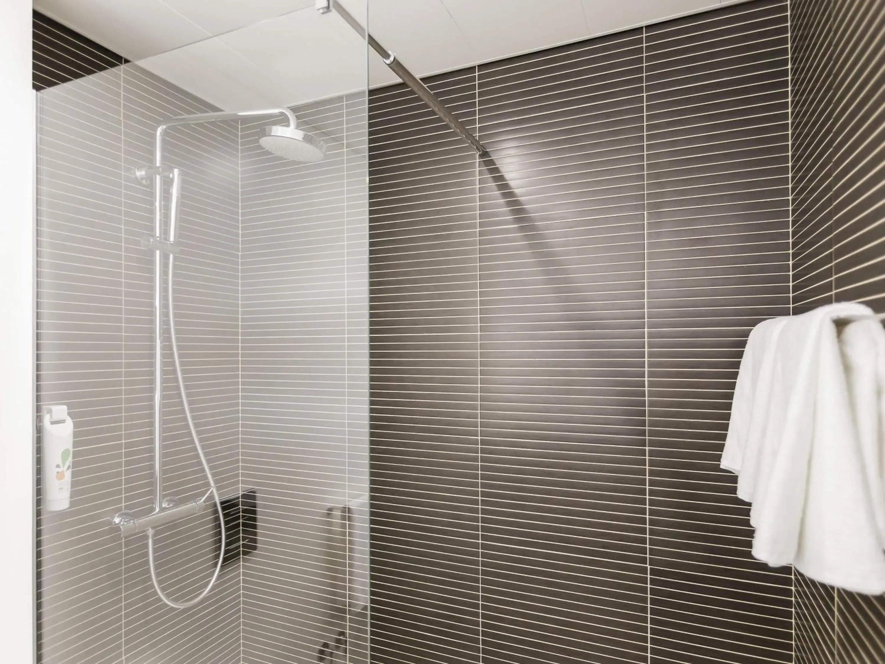 Superior Room with One Queen Bed and One Single Bed in Ibis Styles Lisboa Centro Marquês de Pombal Superior Room with One Queen Bed and One Single Bed in Ibis Styles Lisboa Centro Marquês de Pombal