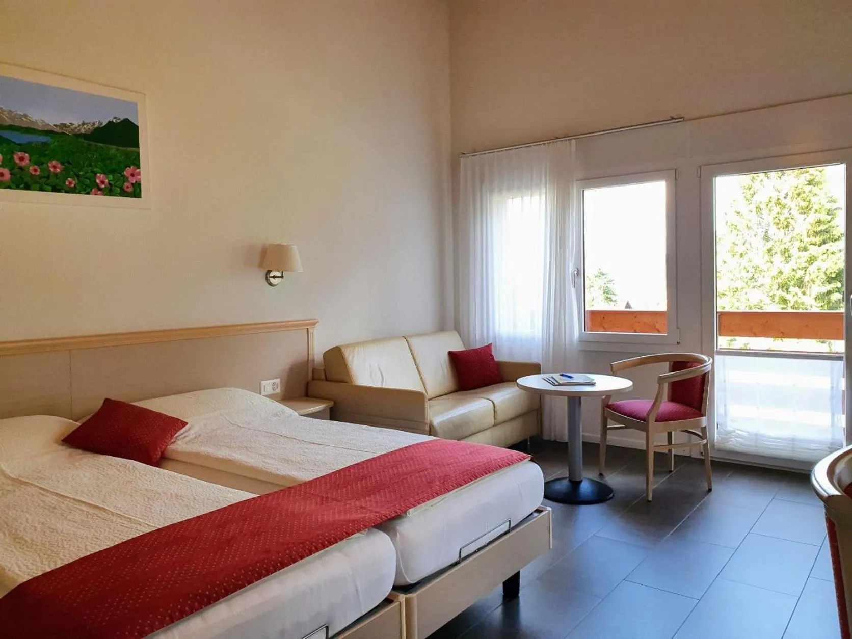 Photo of the whole room, Bed in Chalet-Gafri - BnB - Frühstückspension und Gastfreundschaft