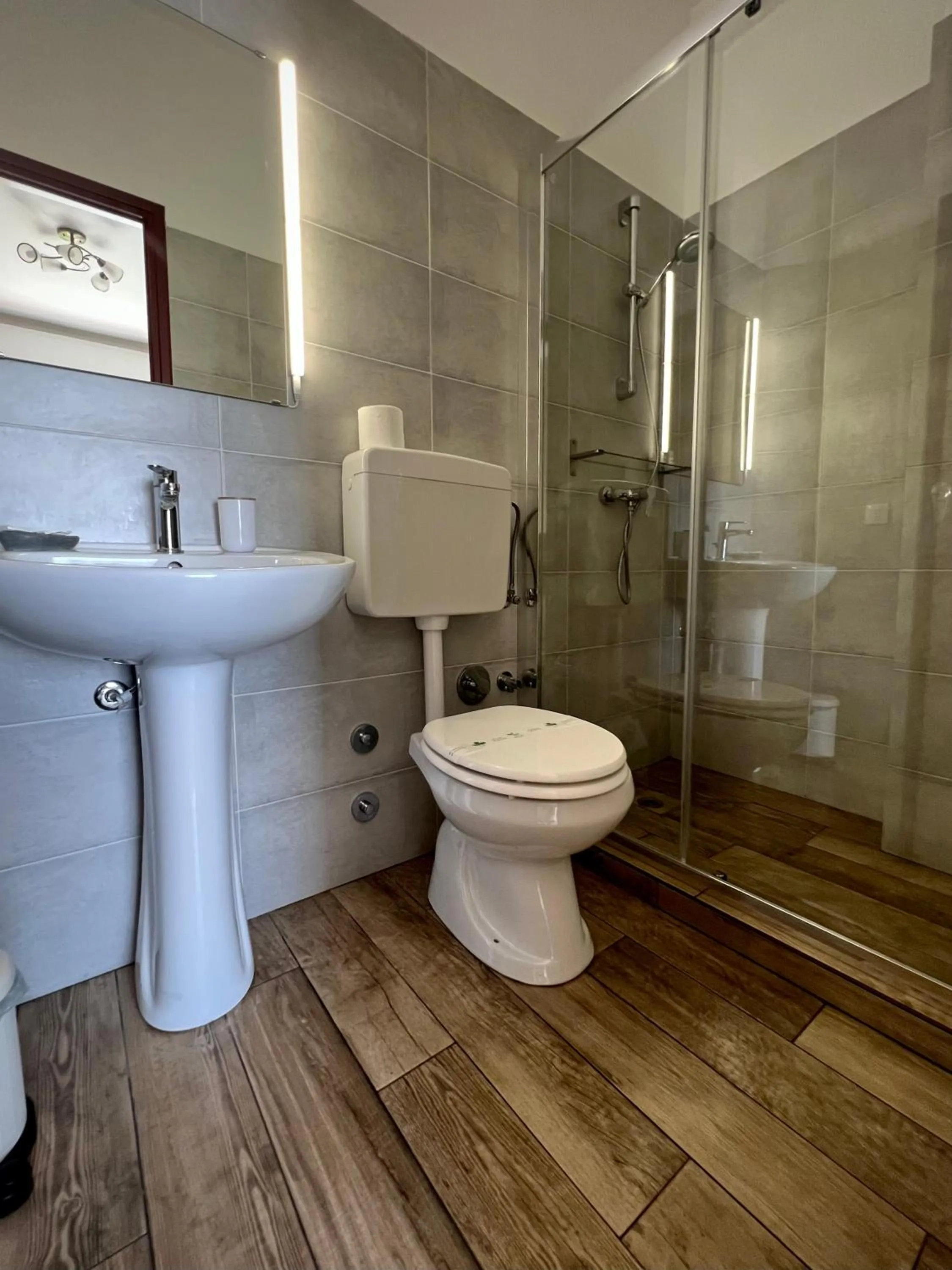 Shower in Hotel Pineta