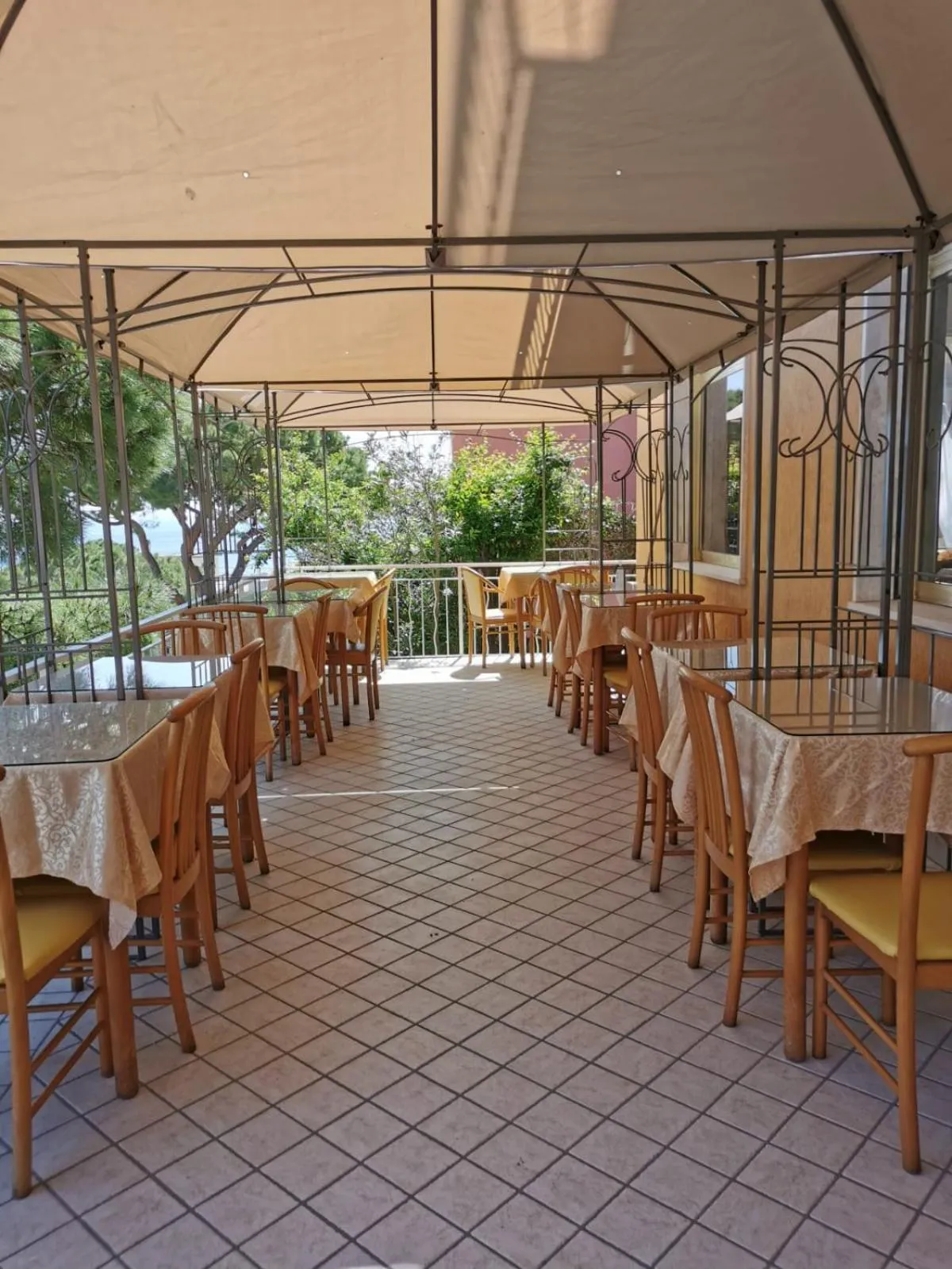 Restaurant/places to eat in Hotel Pineta