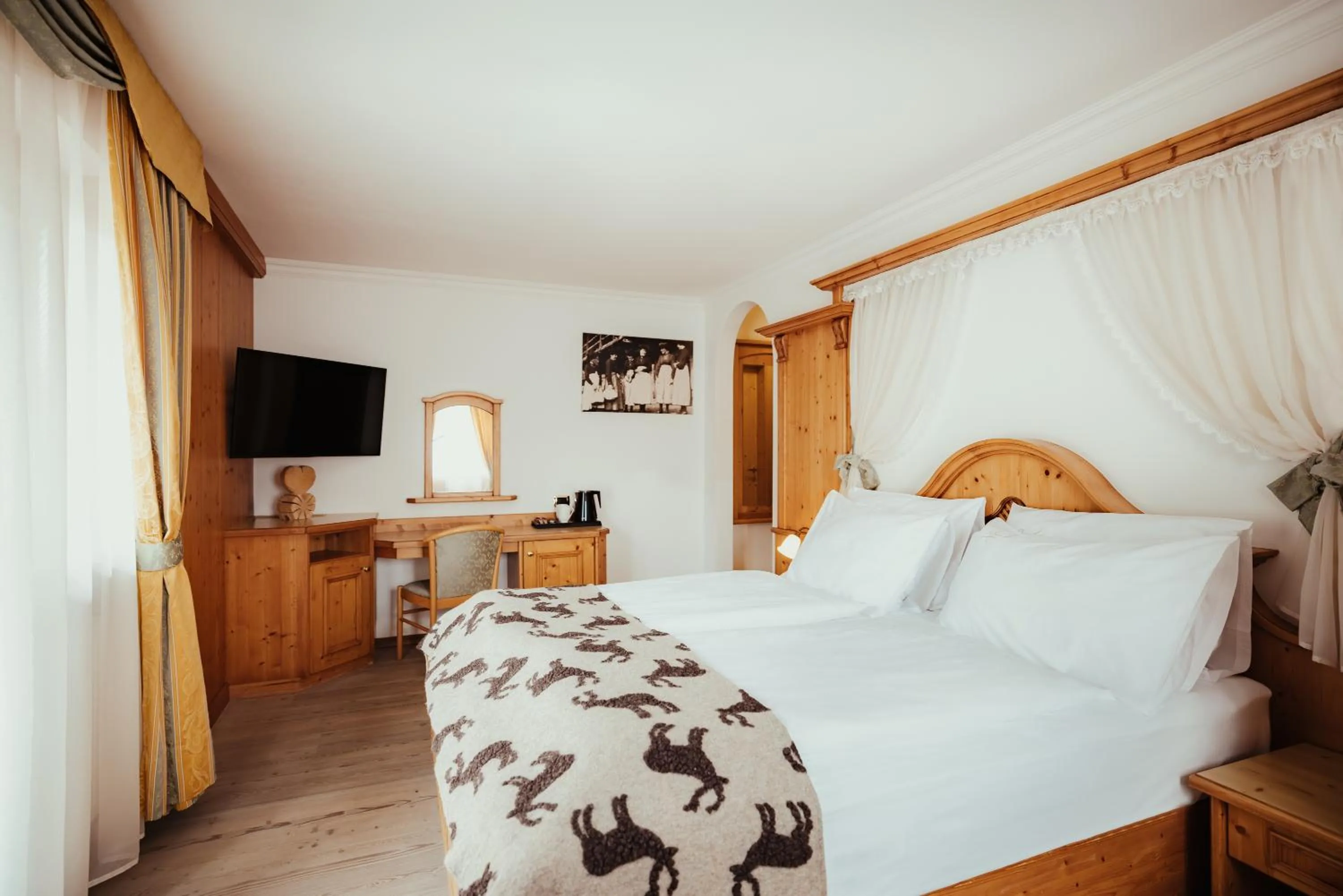 Bed in Hotel Alpenrose