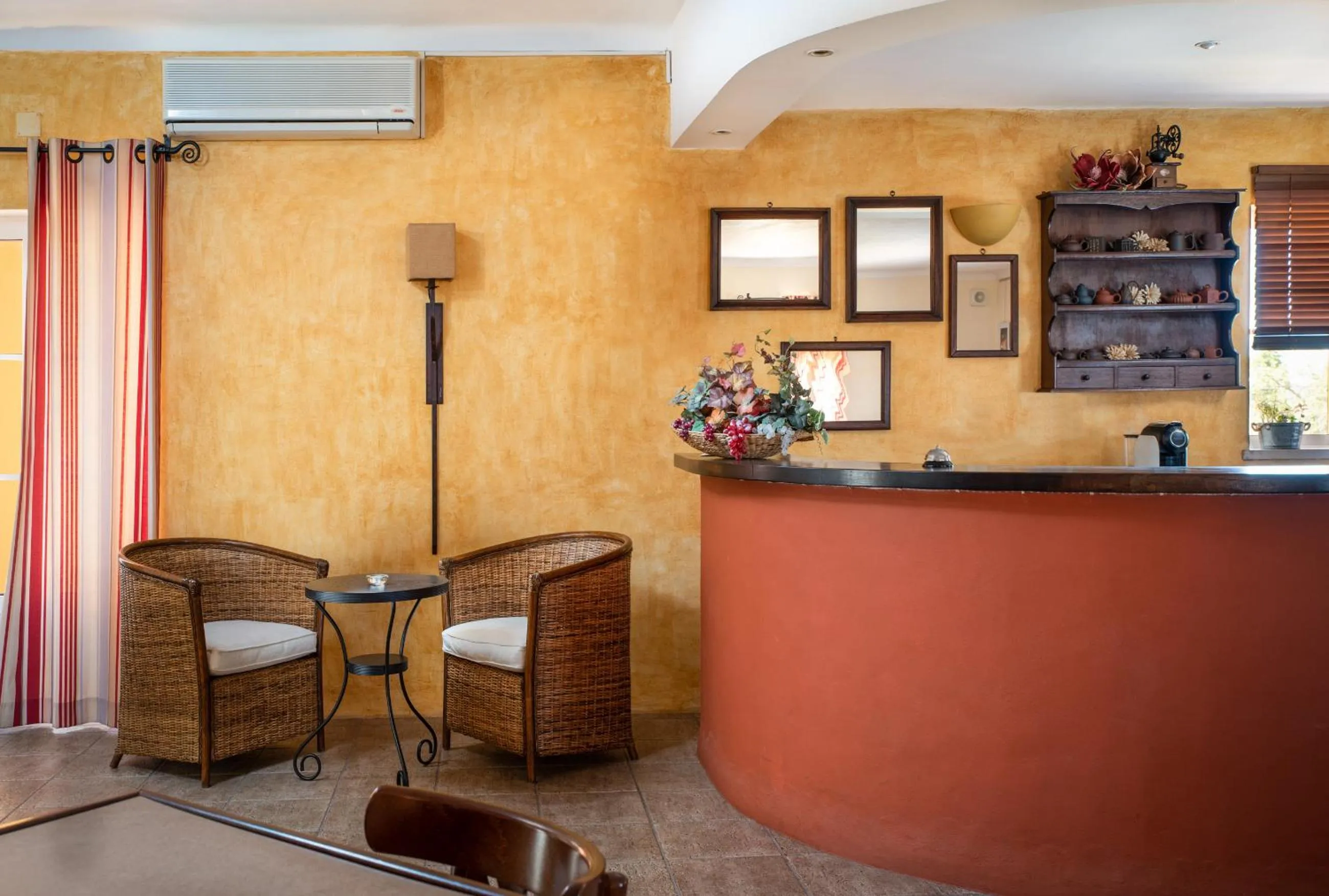 Communal lounge/ TV room in Hotel Rural Monte da Leziria