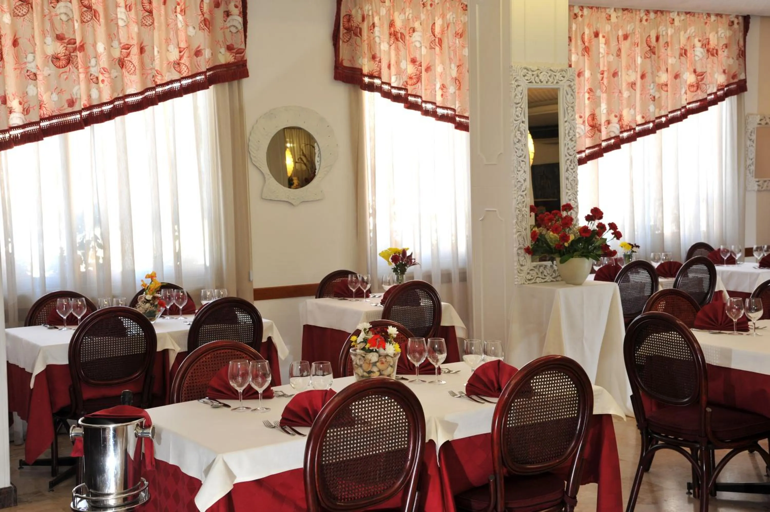 Restaurant/places to eat in Hotel Beny