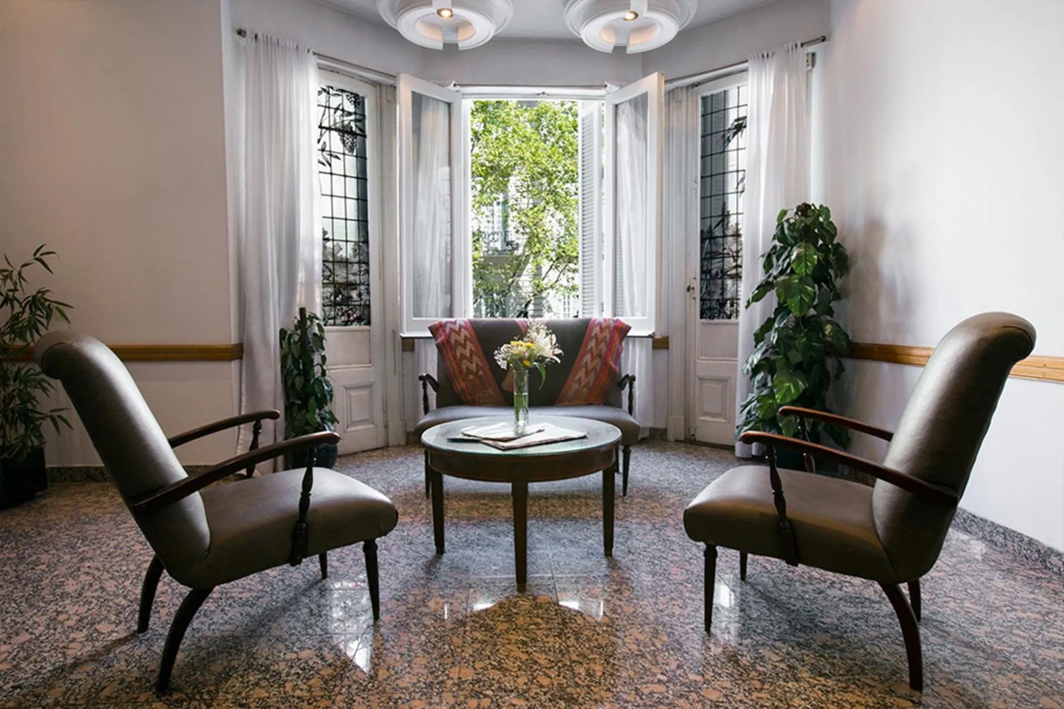 Restaurant/places to eat in Novel Hotel