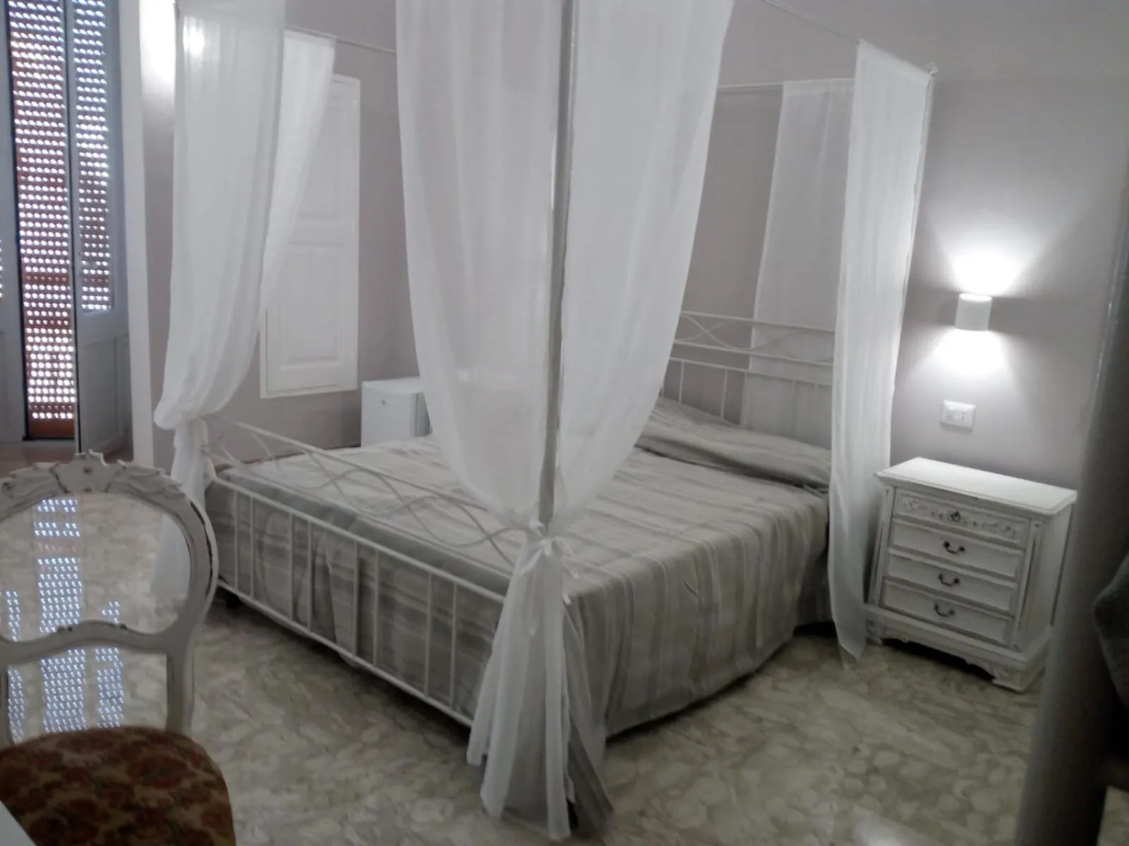 Photo of the whole room in Palazzo Mosca