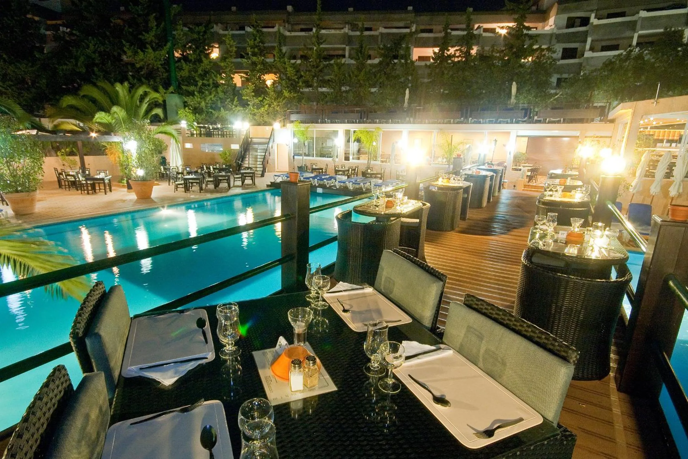 Restaurant/places to eat in Apartamentos da Balaia