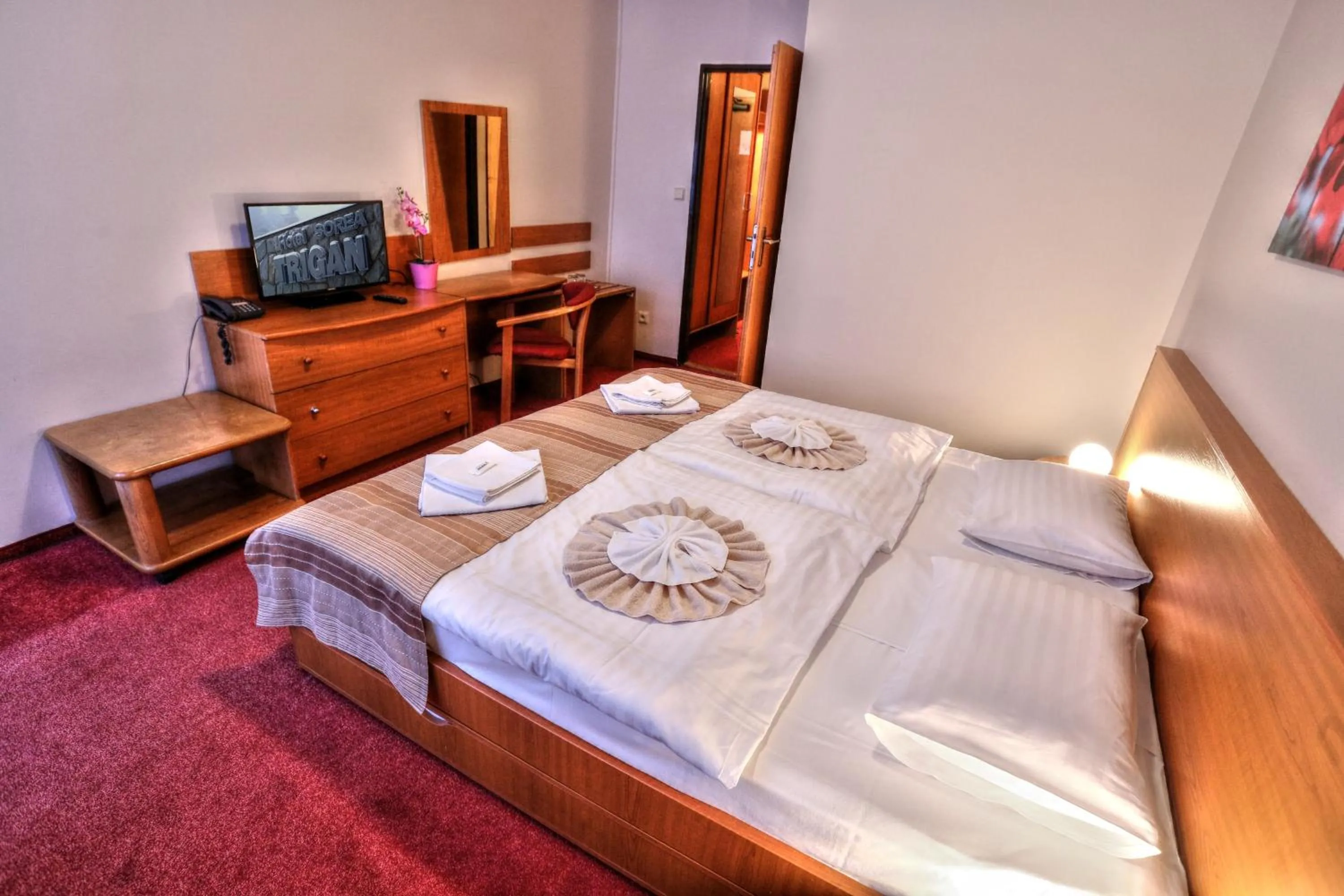 Bed in Hotel SOREA TRIGAN