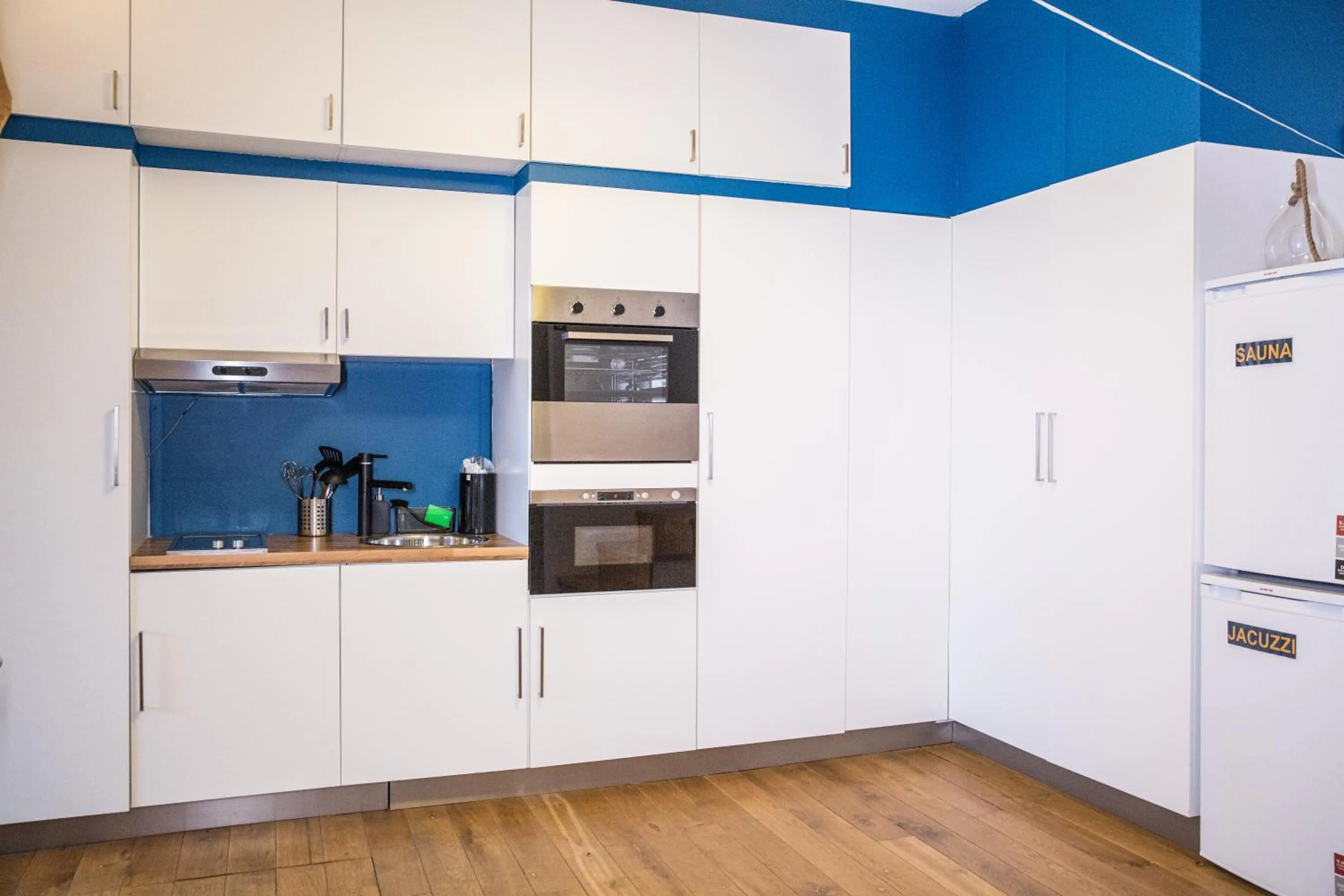 Communal kitchen in BNB Nest