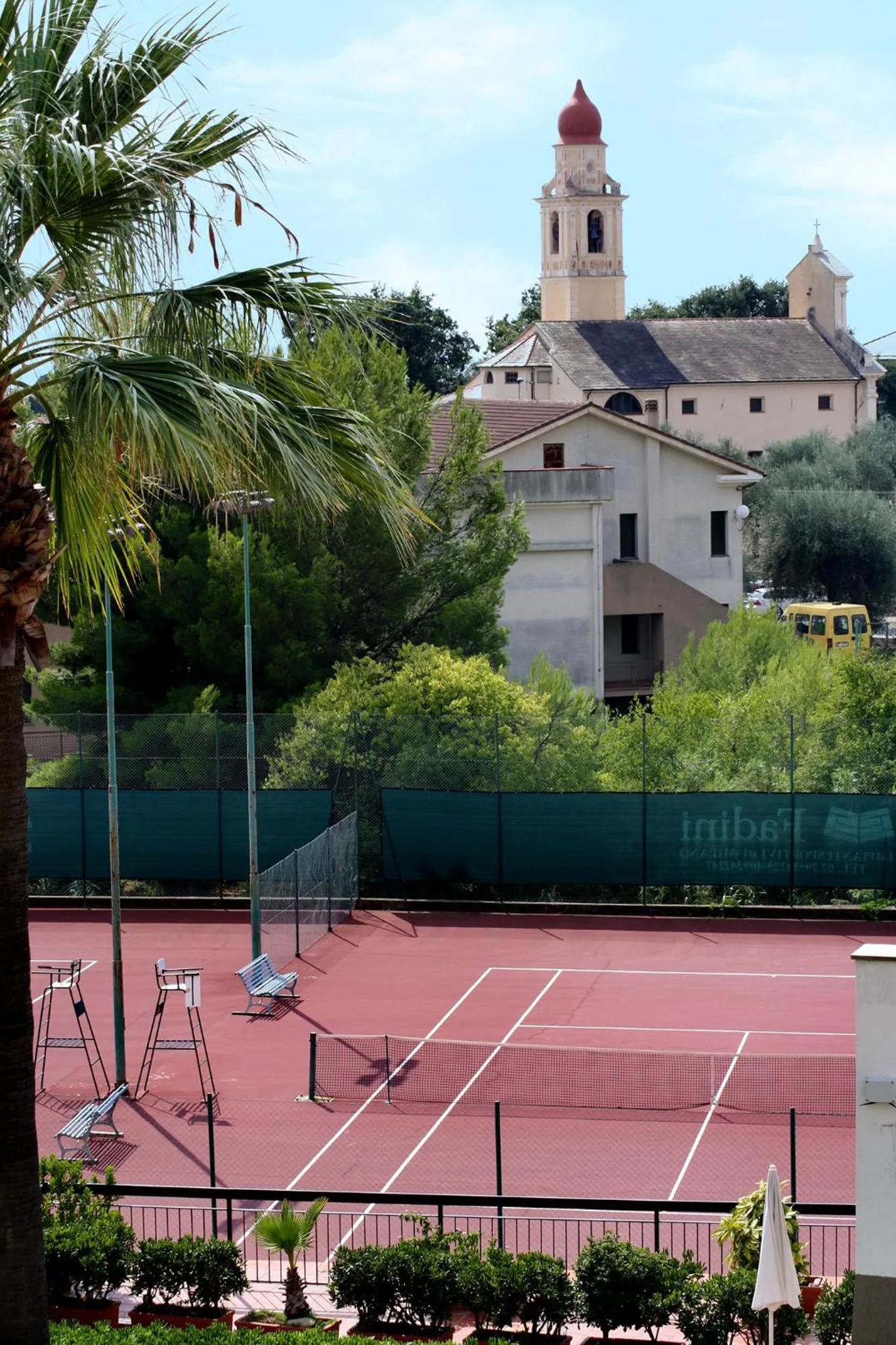 Tennis court in Residence La Meridiana