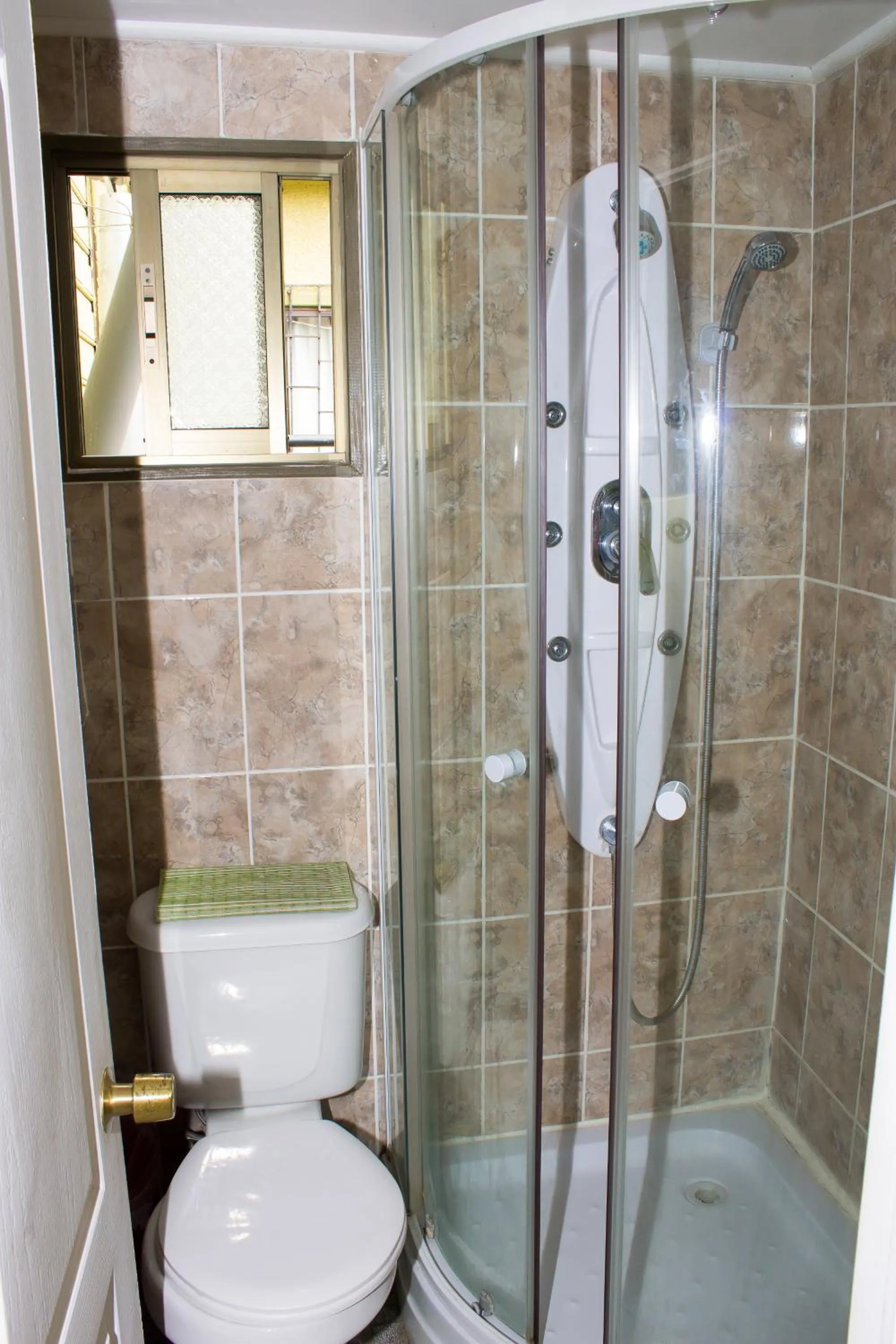 Bathroom in Hostal Residencia Blest Gana