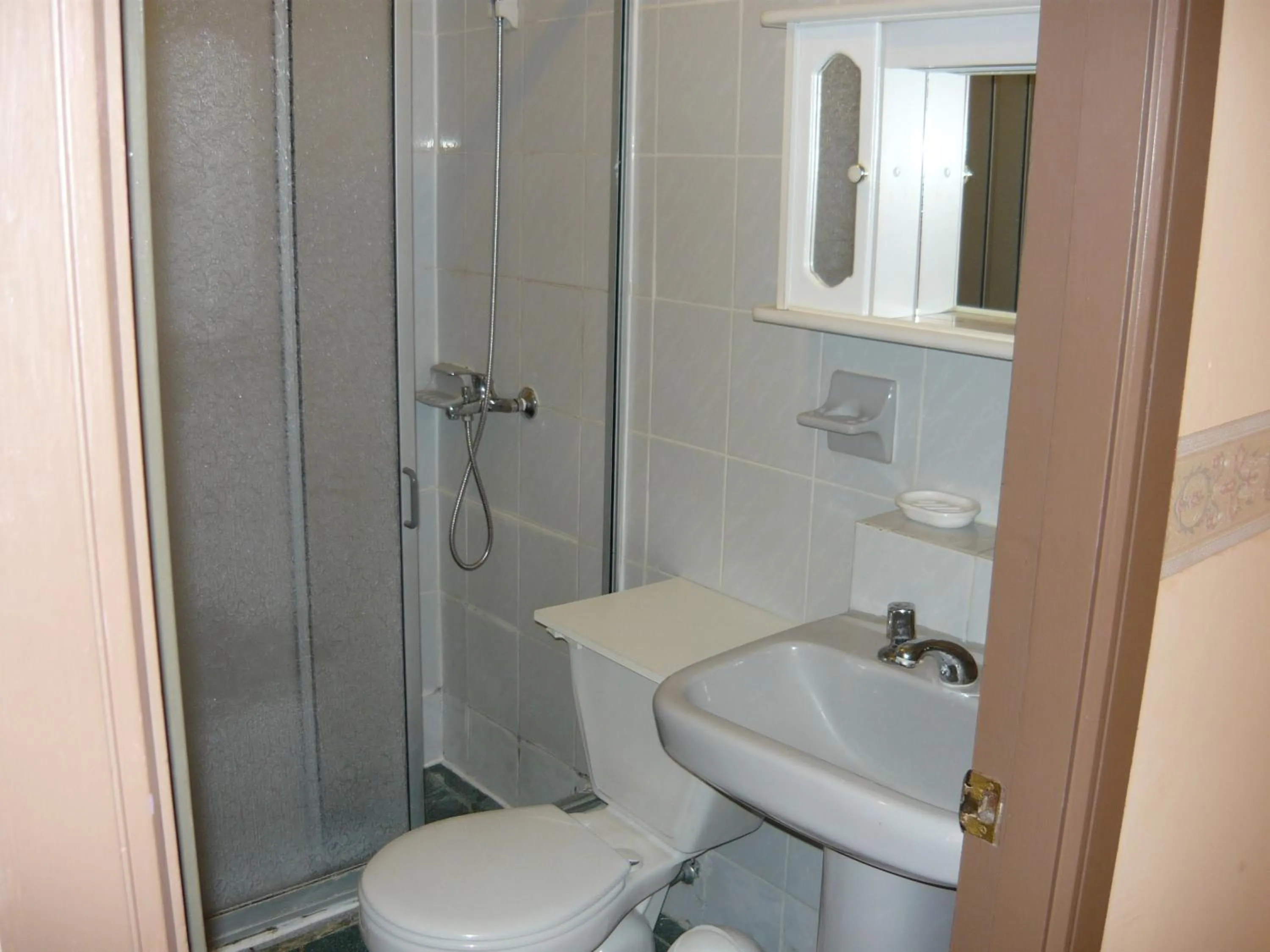 Bathroom in Hostal Residencia Blest Gana