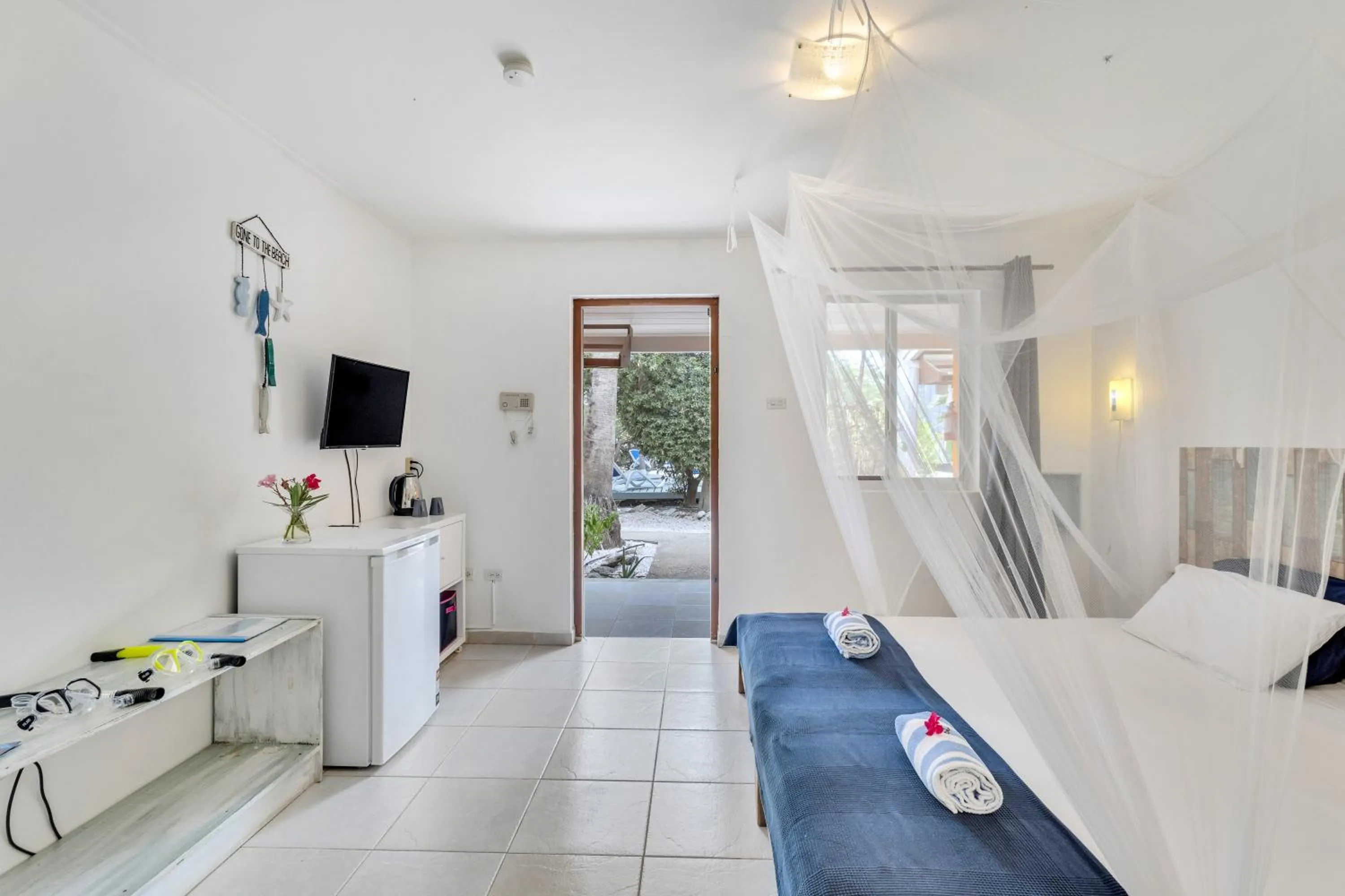 Bedroom, Bed in Tropical Divers Resort