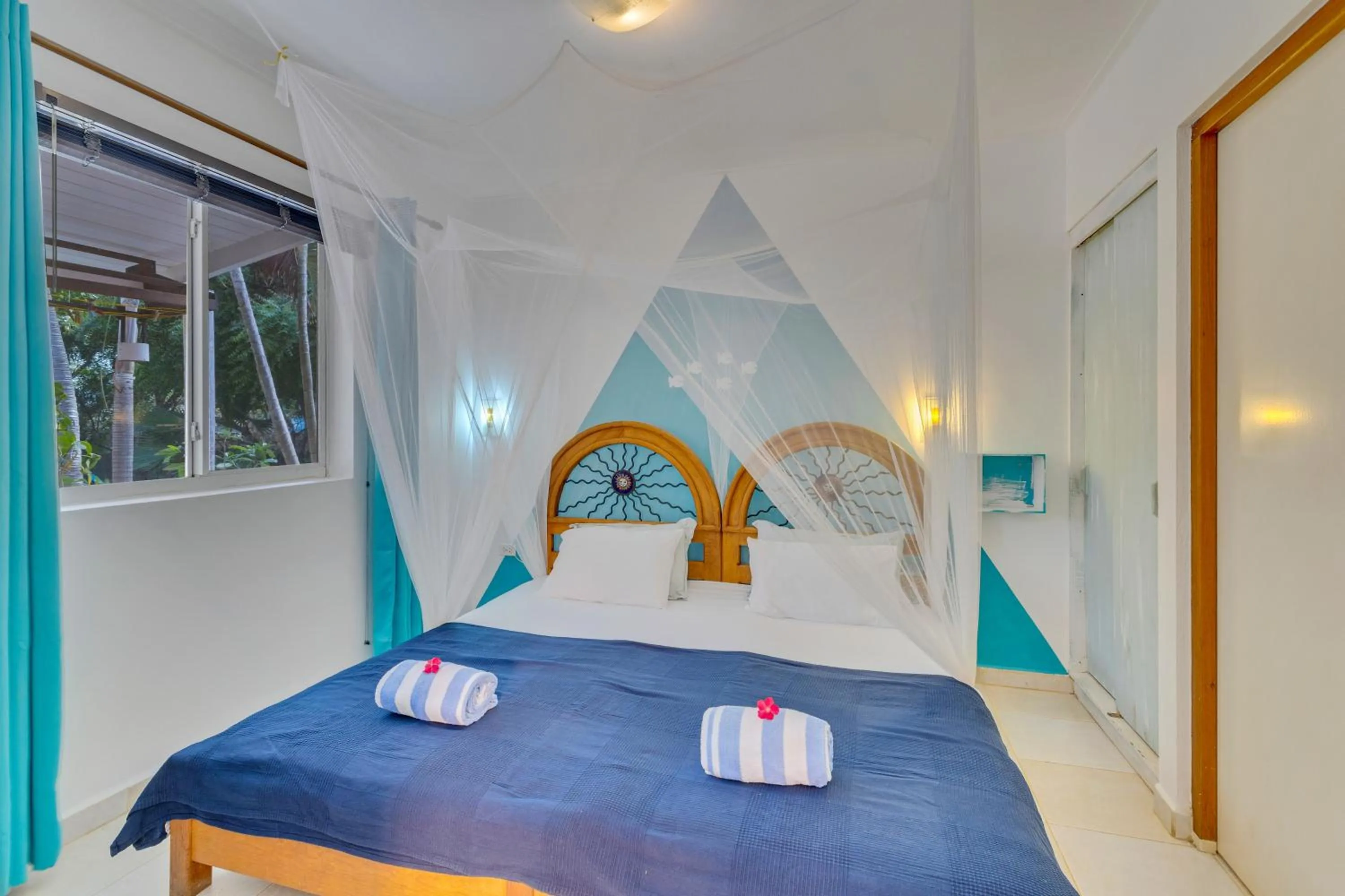 Bedroom, Bed in Tropical Divers Resort