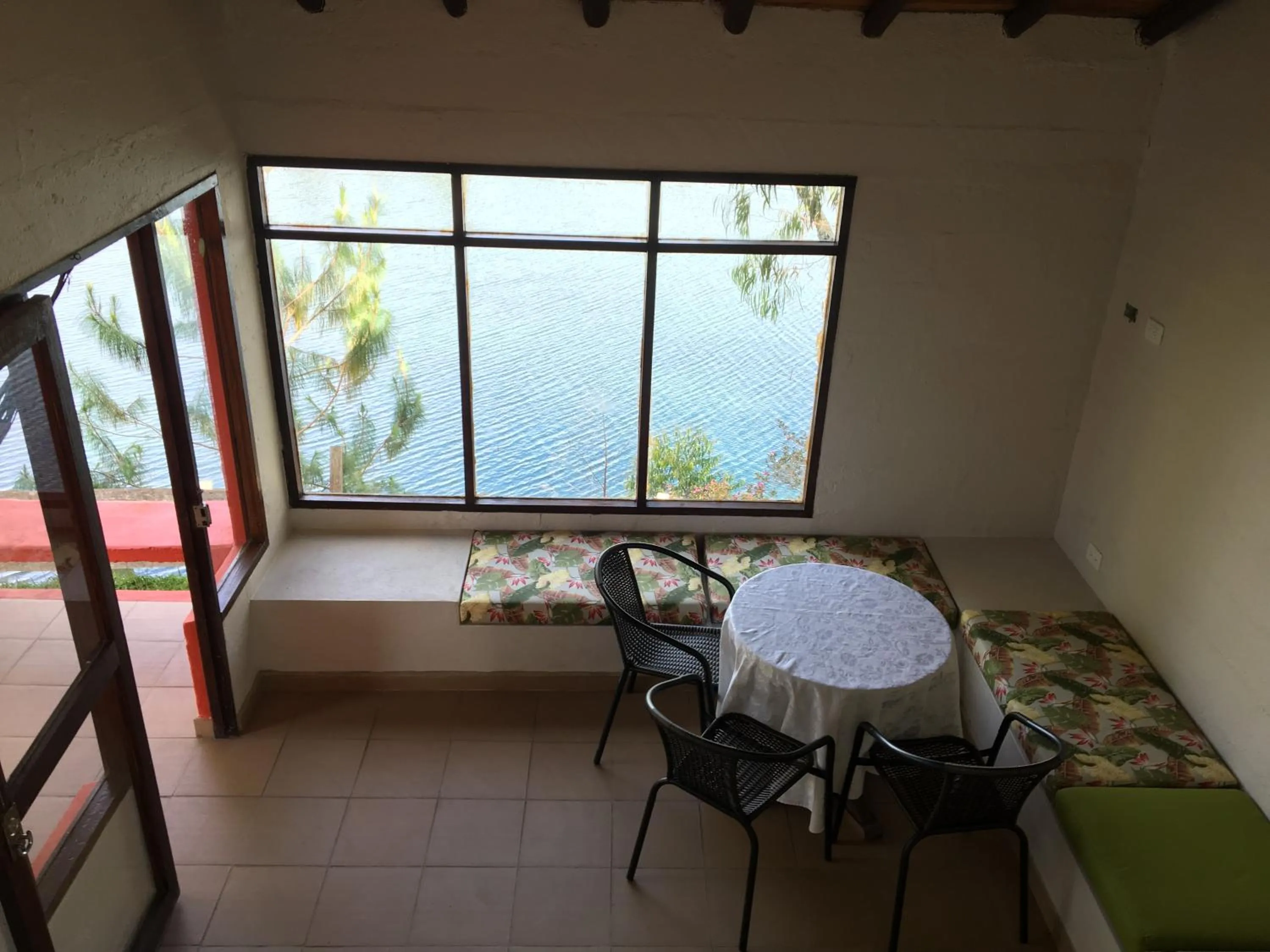 Living room in Ecolodge Bahia del Peñón