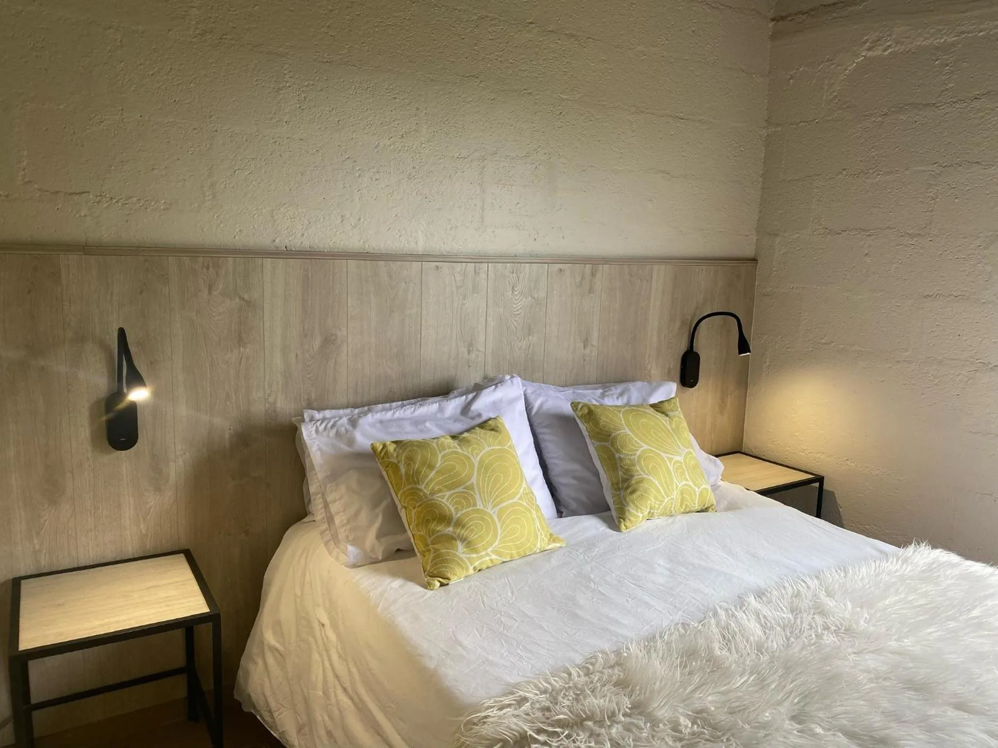 Text overlay, Bed in Ecolodge Bahia del Peñón