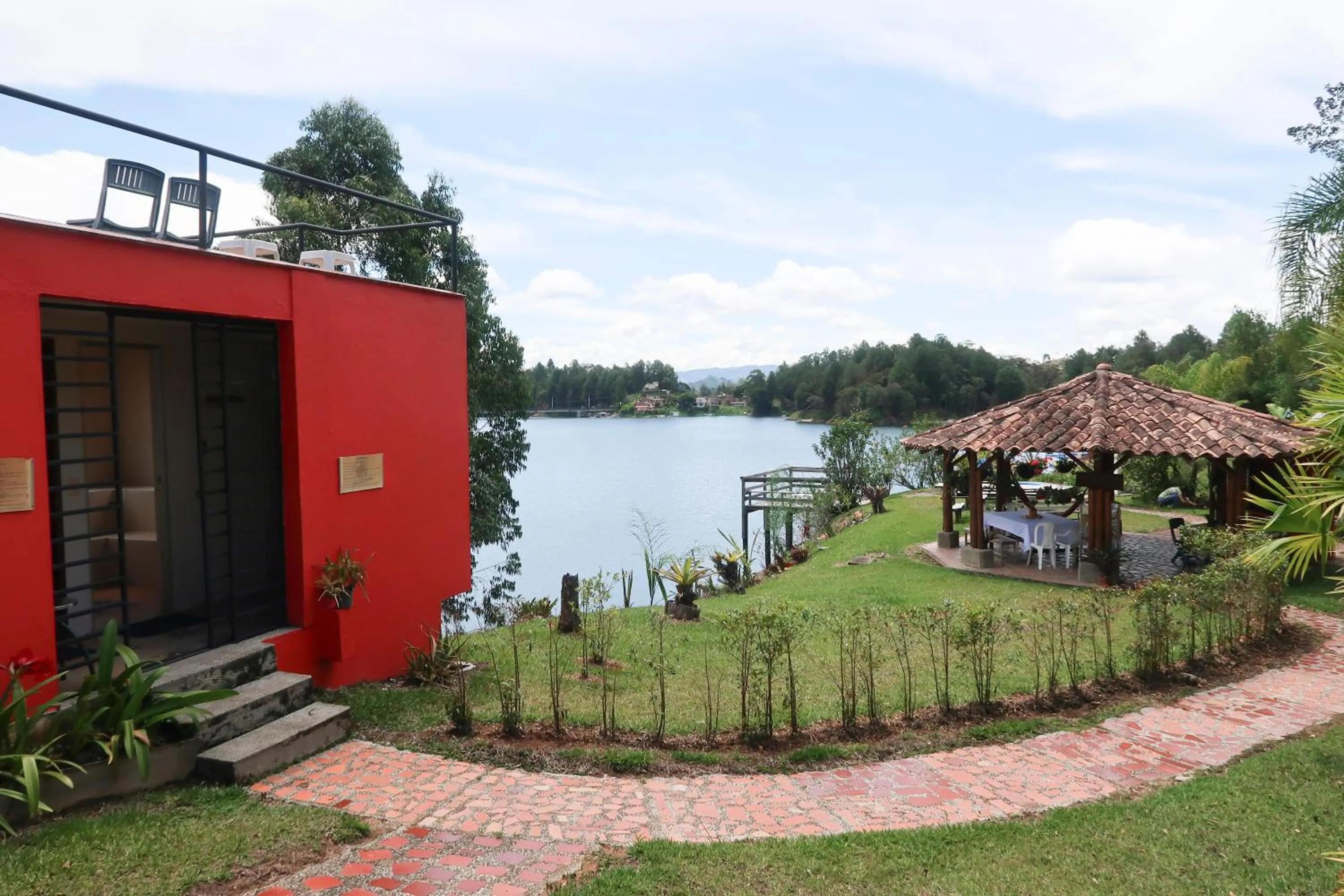 Communal lounge/ TV room in Ecolodge Bahia del Peñón