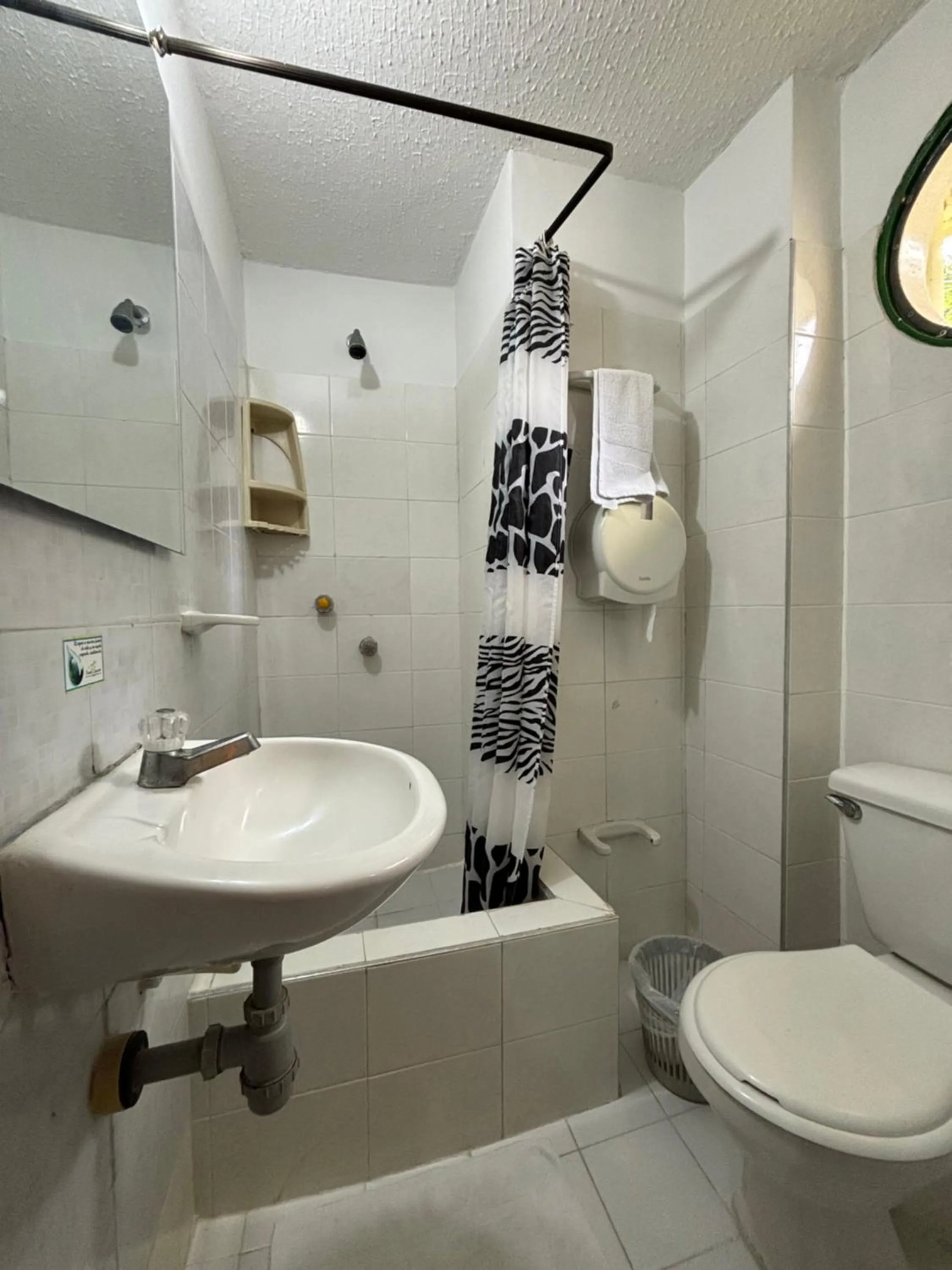 Shower in Hotel Posada Campestre San Gil